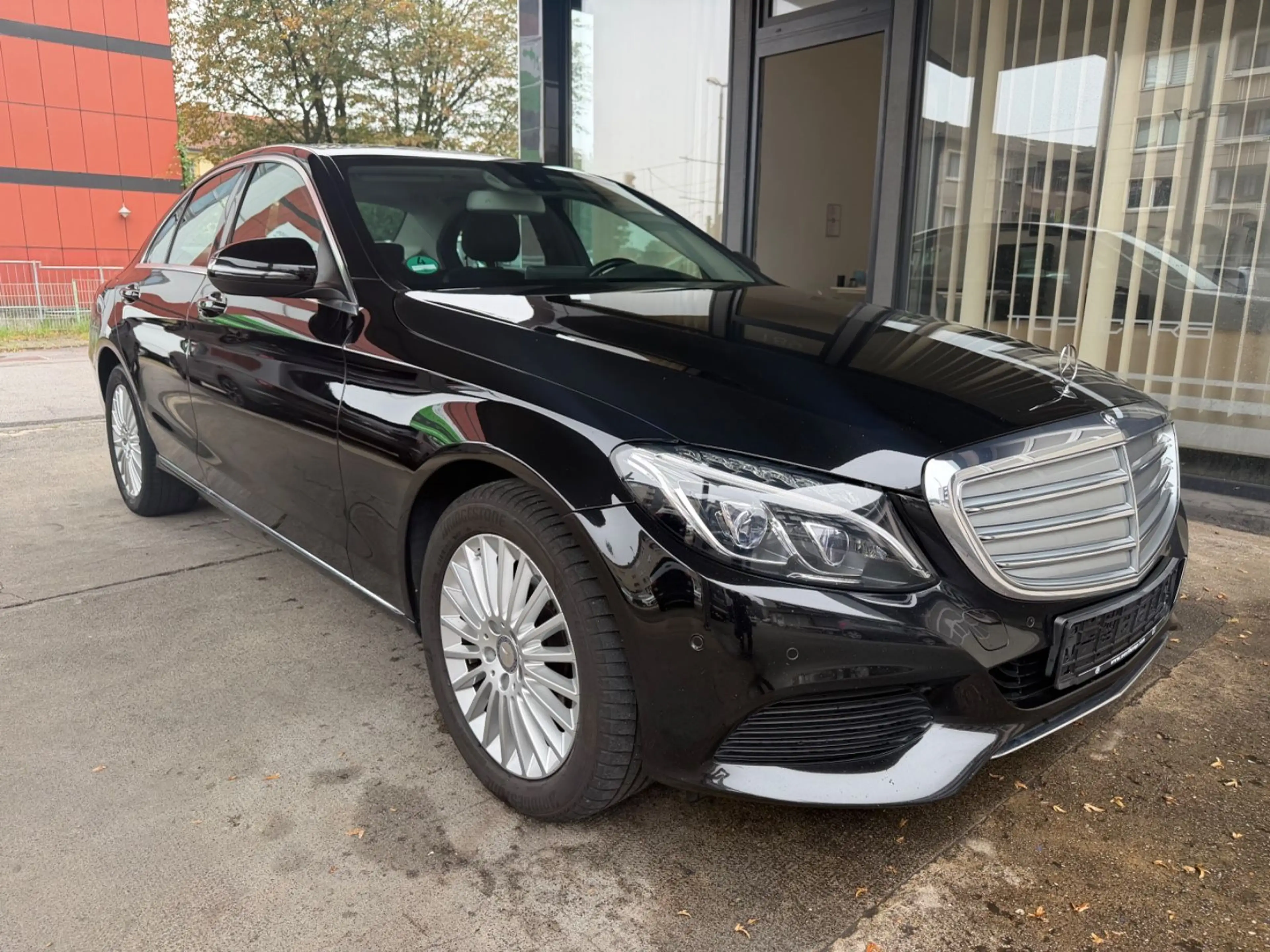 Mercedes-Benz C 200 CGI Exclusive LED/Schiebdach/T-Leder — photo 2