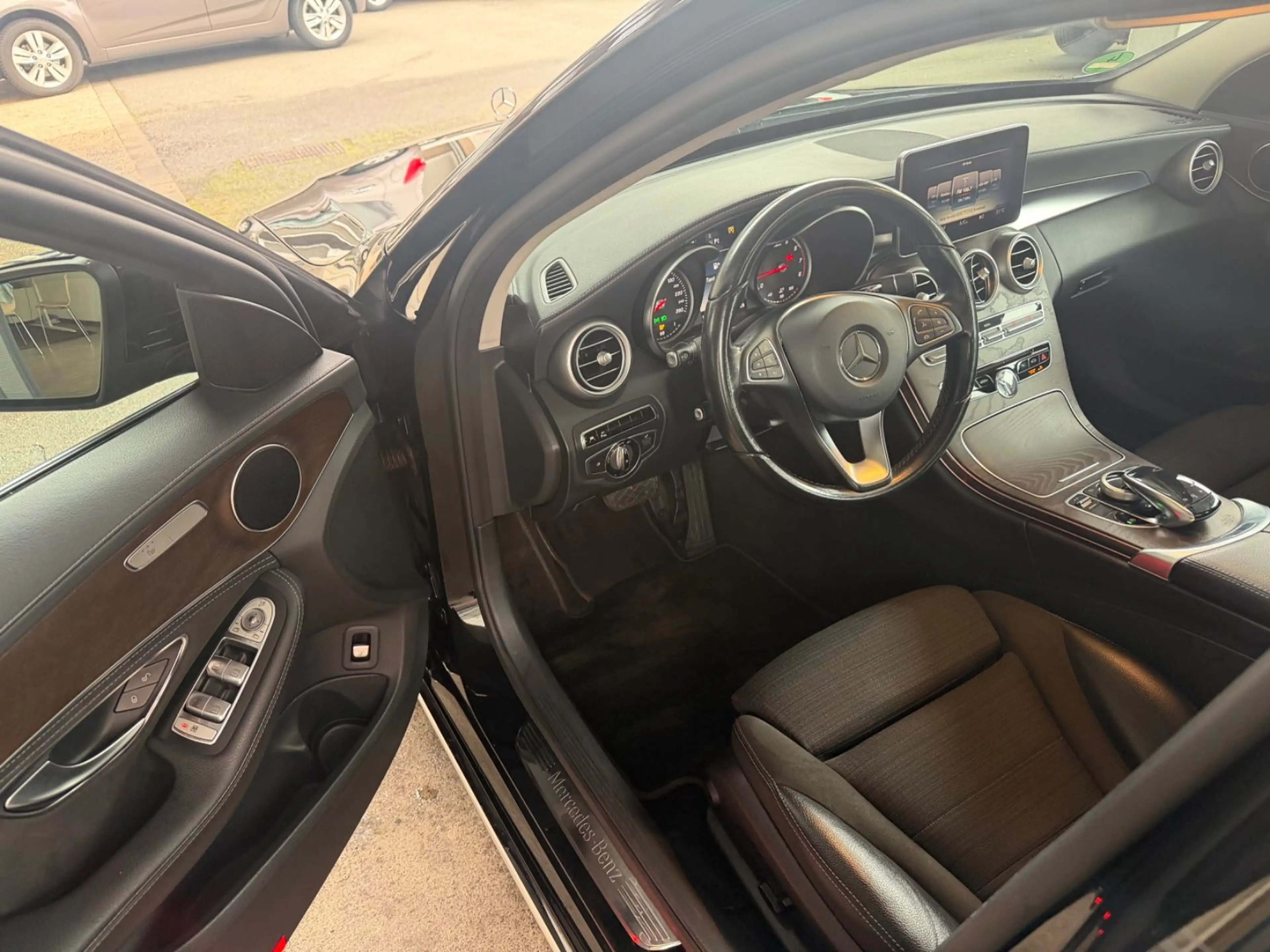 Mercedes-Benz C 200 CGI Exclusive LED/Schiebdach/T-Leder — photo 12