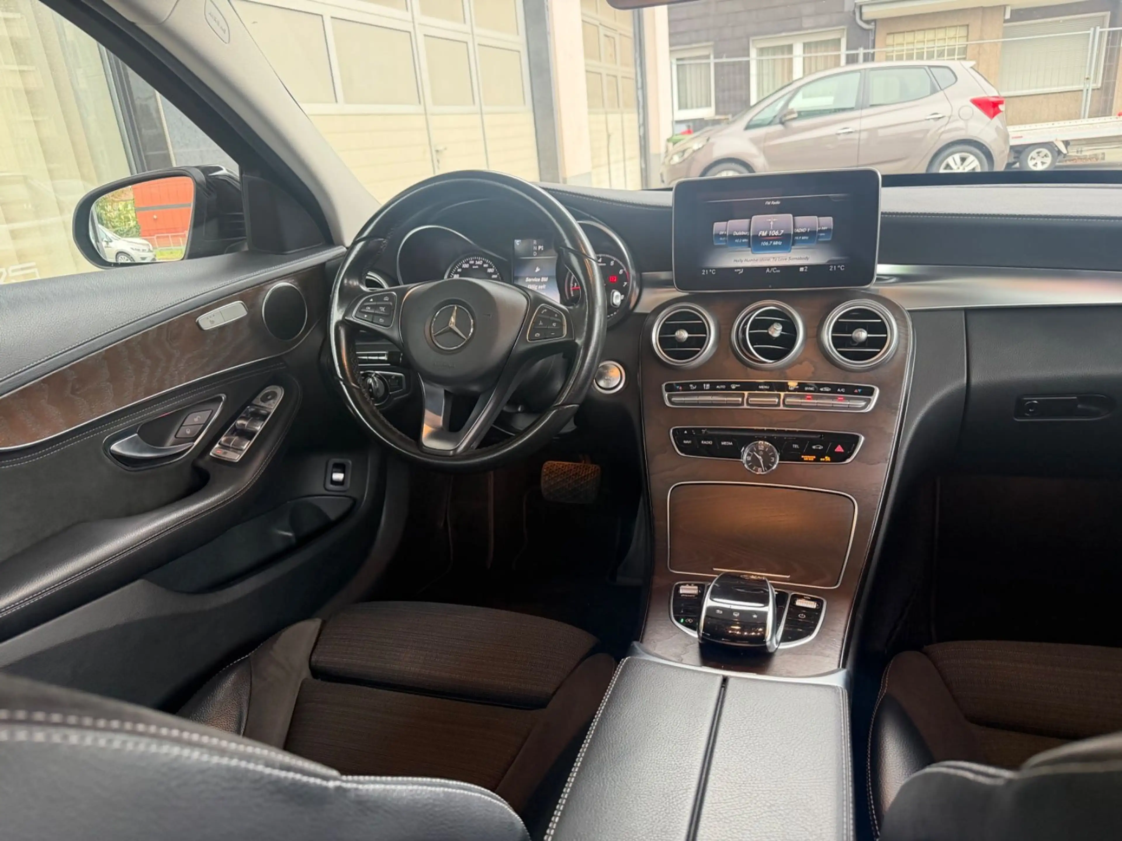 Mercedes-Benz C 200 CGI Exclusive LED/Schiebdach/T-Leder — photo 7