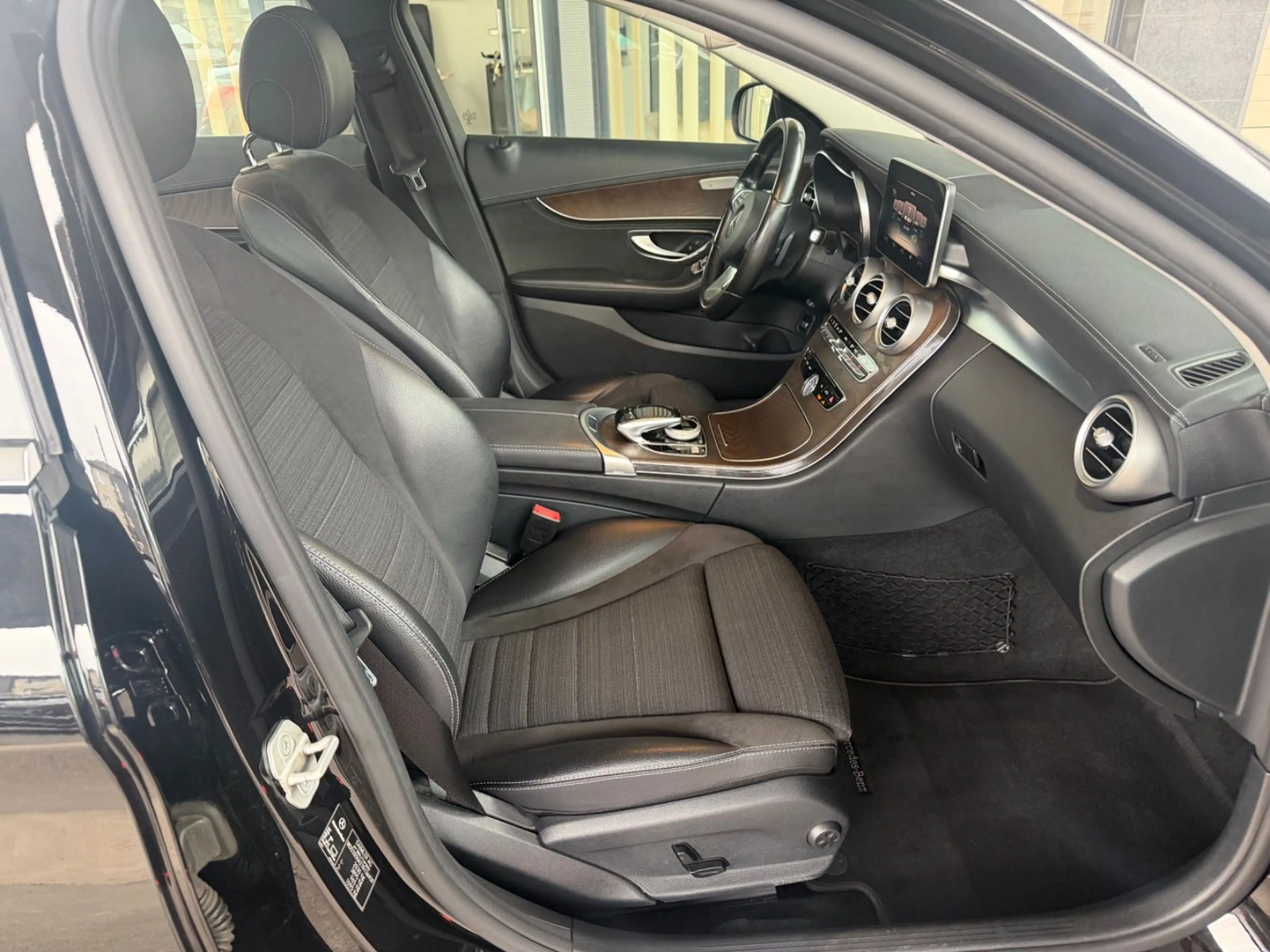 Mercedes-Benz C 200 CGI Exclusive LED/Schiebdach/T-Leder — photo 6