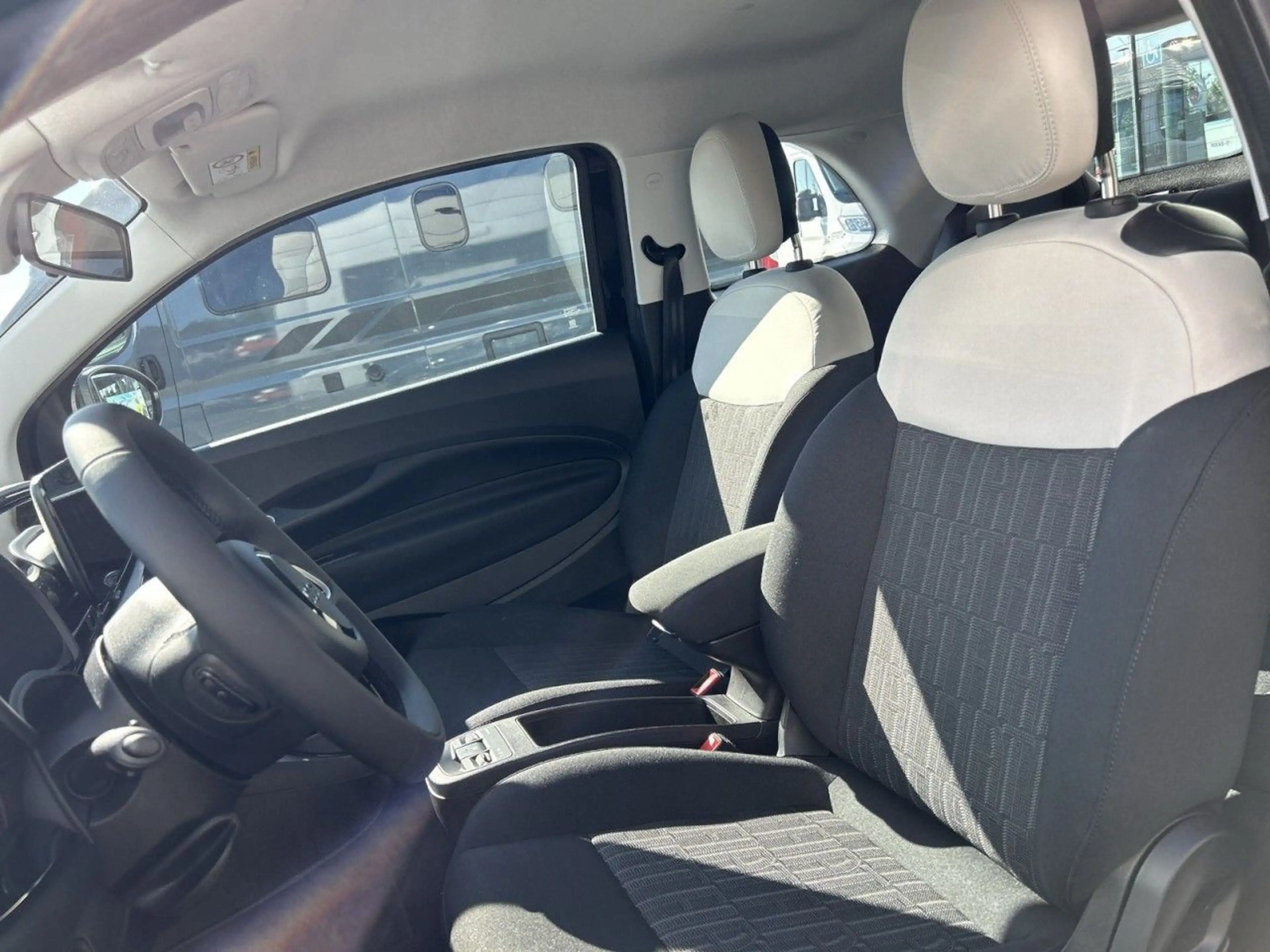 Fiat 500 Hybrid ICON — photo 11
