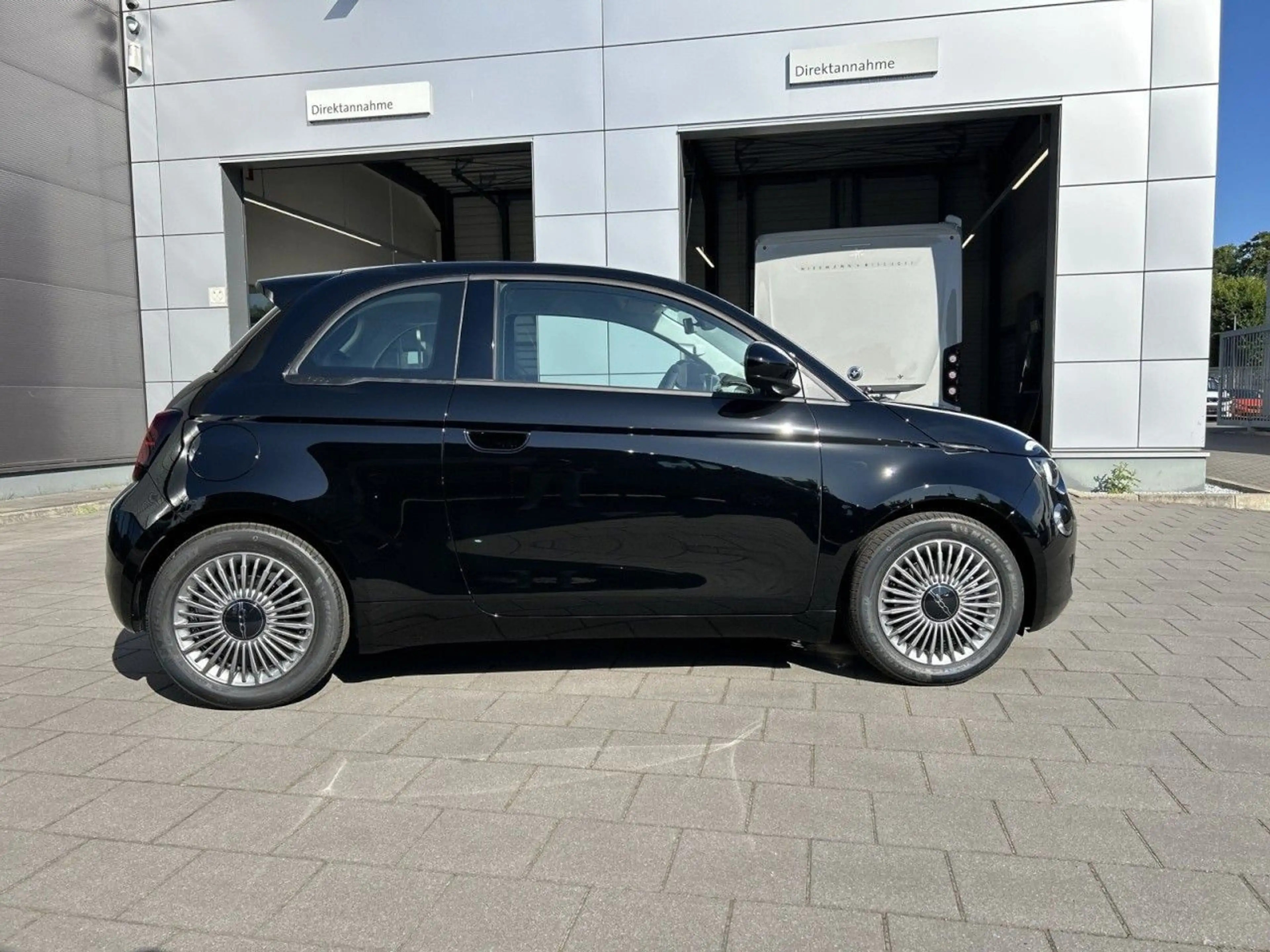 Fiat 500 Hybrid ICON — photo 9