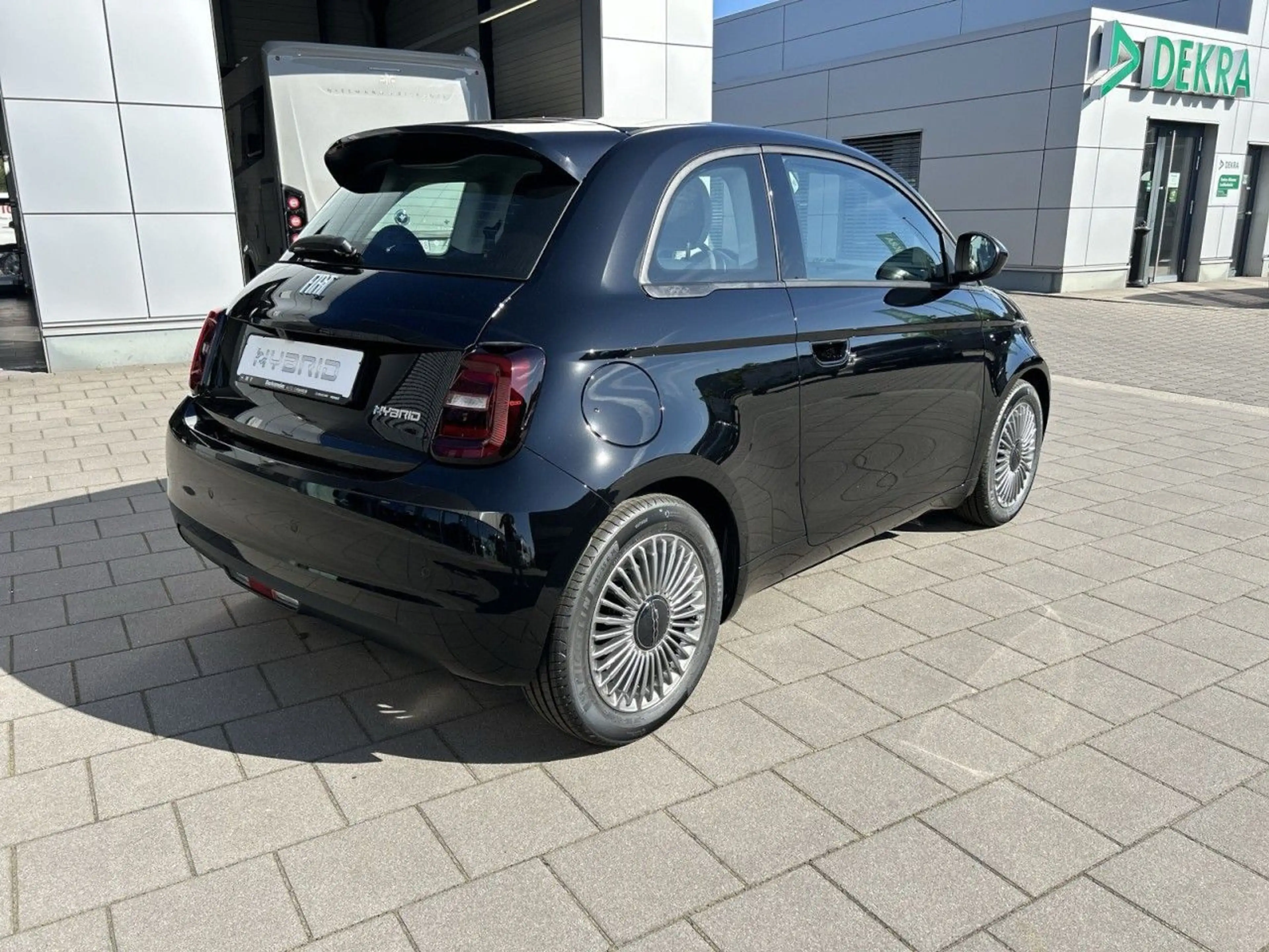 Fiat 500 Hybrid ICON — photo 8