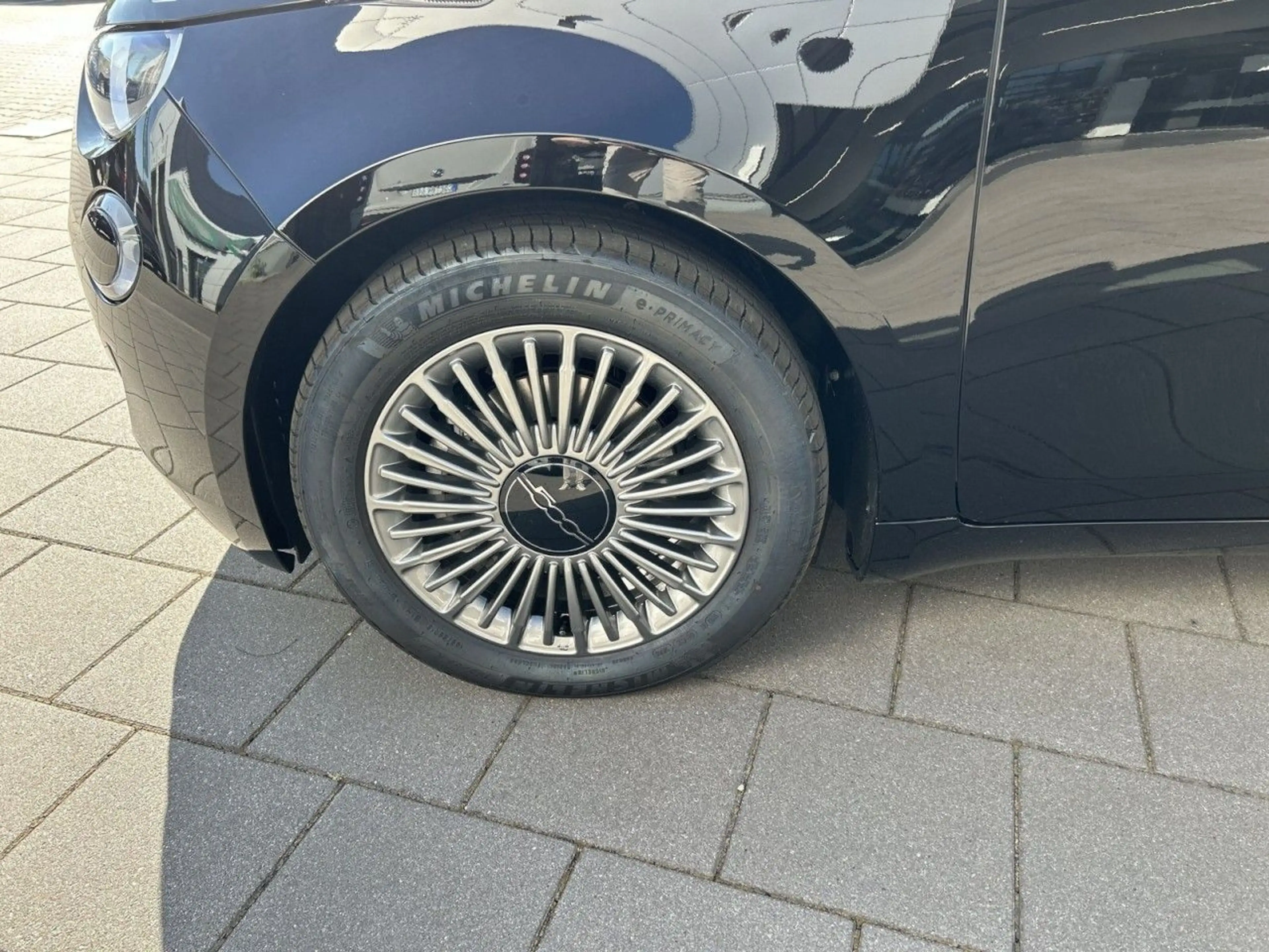 Fiat 500 Hybrid ICON — photo 4