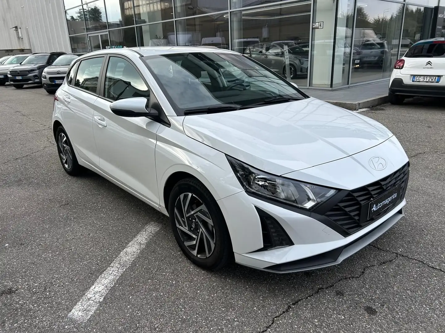 Hyundai i20 1.2 Benzina 84cv CONNECTLINE USATO GARANTITO Bianco - 1