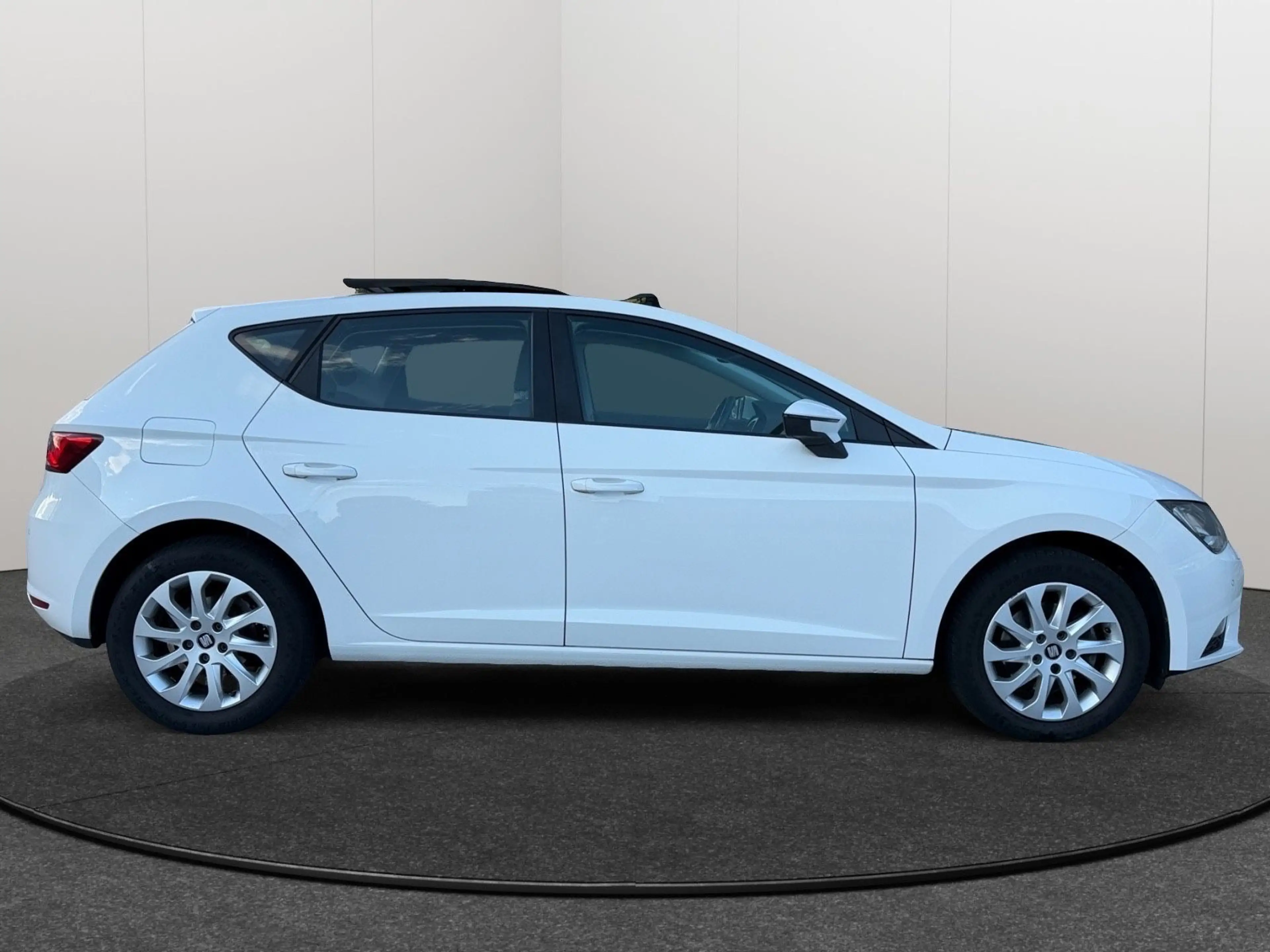 SEAT Leon Style 8fach/ großes Schiebedach — photo 8