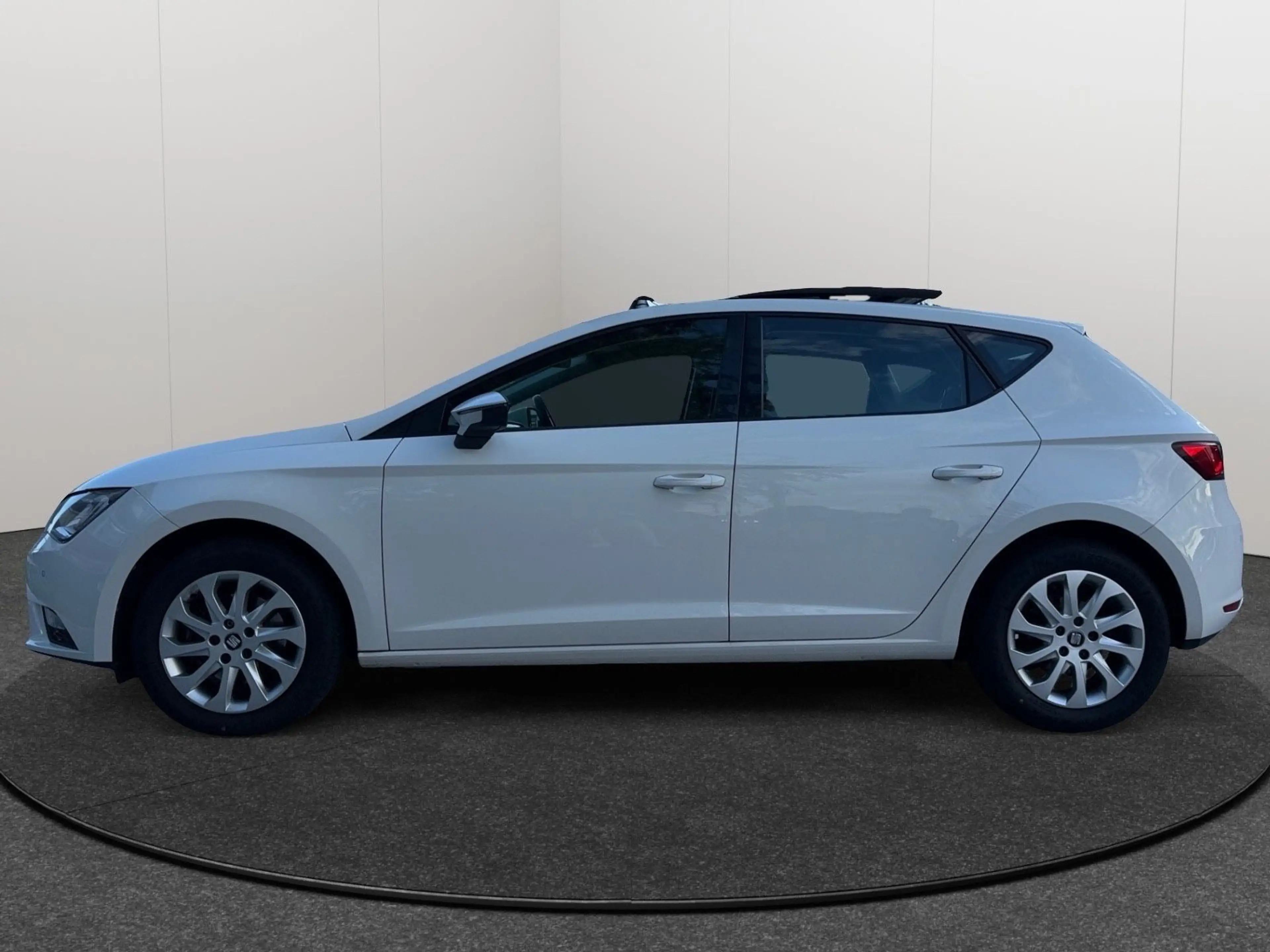 SEAT Leon Style 8fach/ großes Schiebedach — photo 4