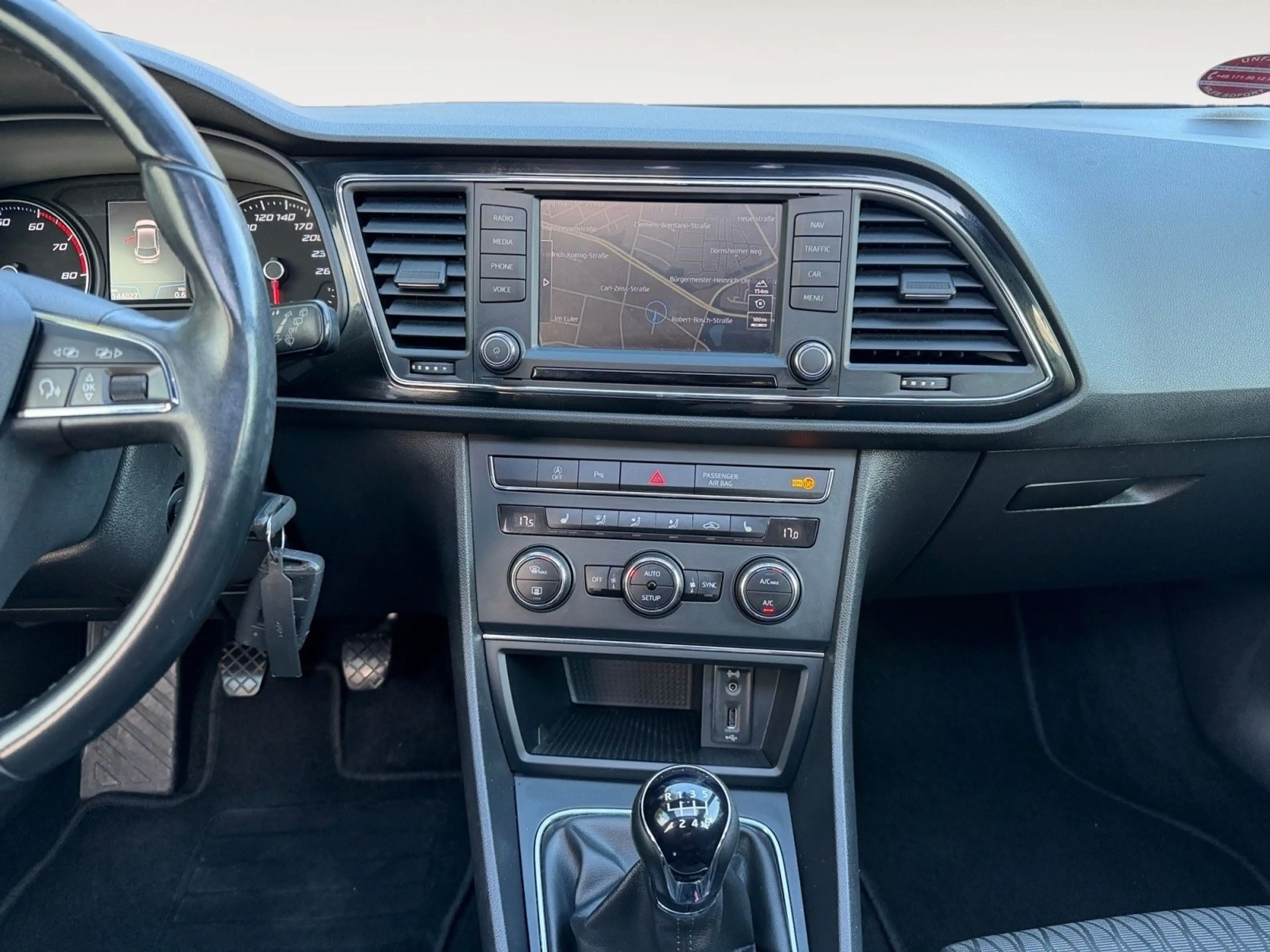 SEAT Leon Style 8fach/ großes Schiebedach — photo 13