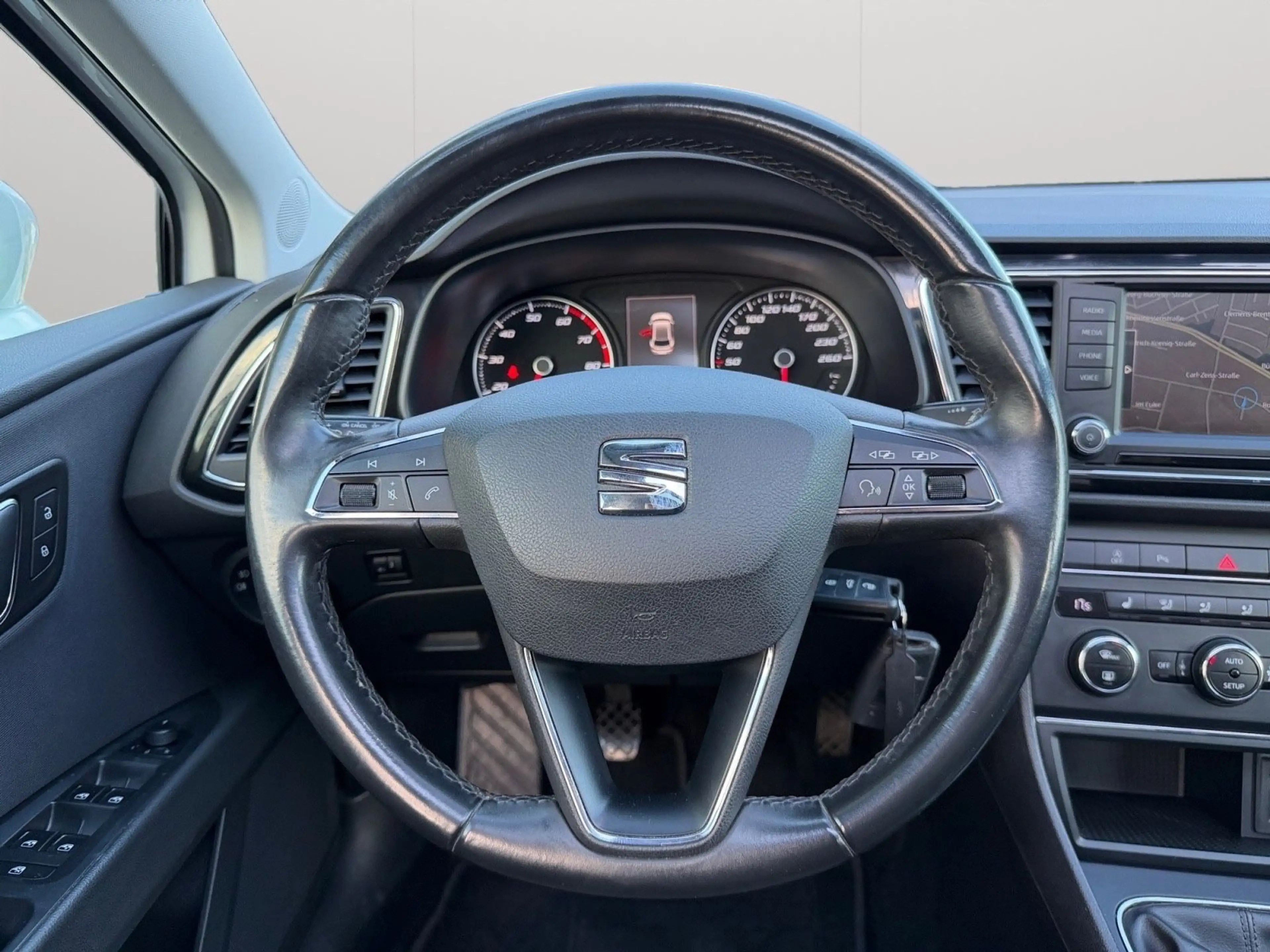 SEAT Leon Style 8fach/ großes Schiebedach — photo 14