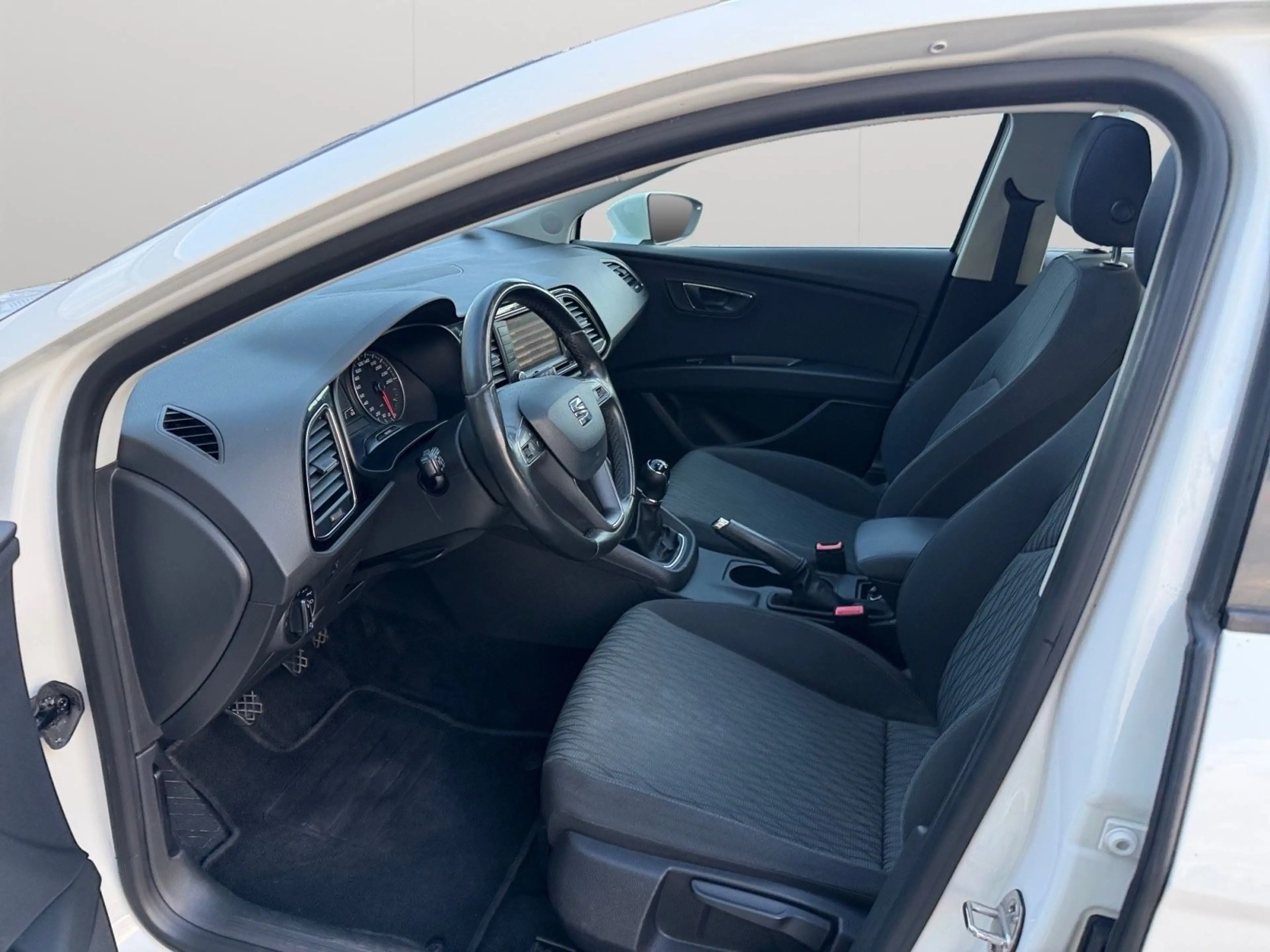 SEAT Leon Style 8fach/ großes Schiebedach — photo 9