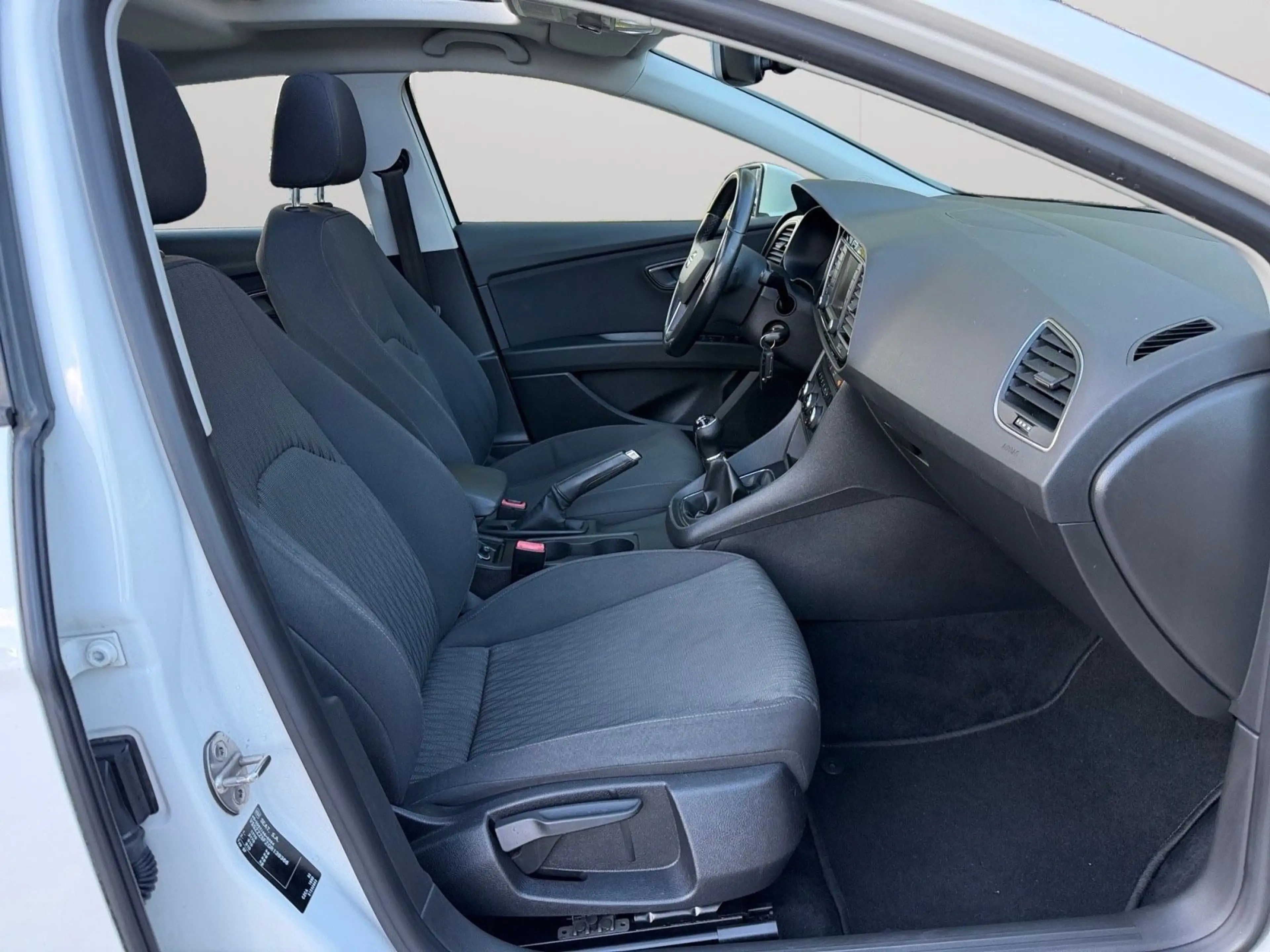 SEAT Leon Style 8fach/ großes Schiebedach — photo 10