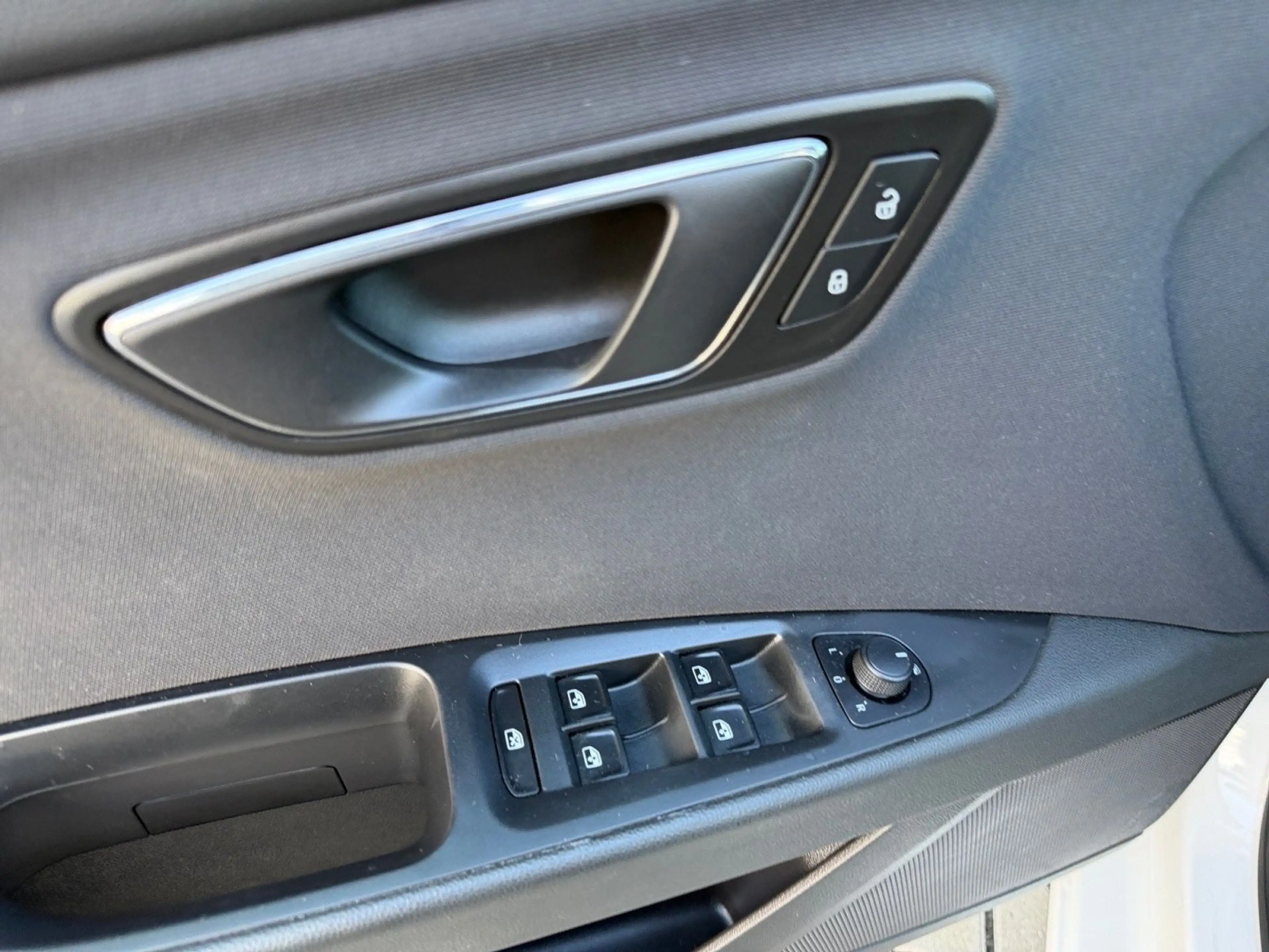 SEAT Leon Style 8fach/ großes Schiebedach — photo 15