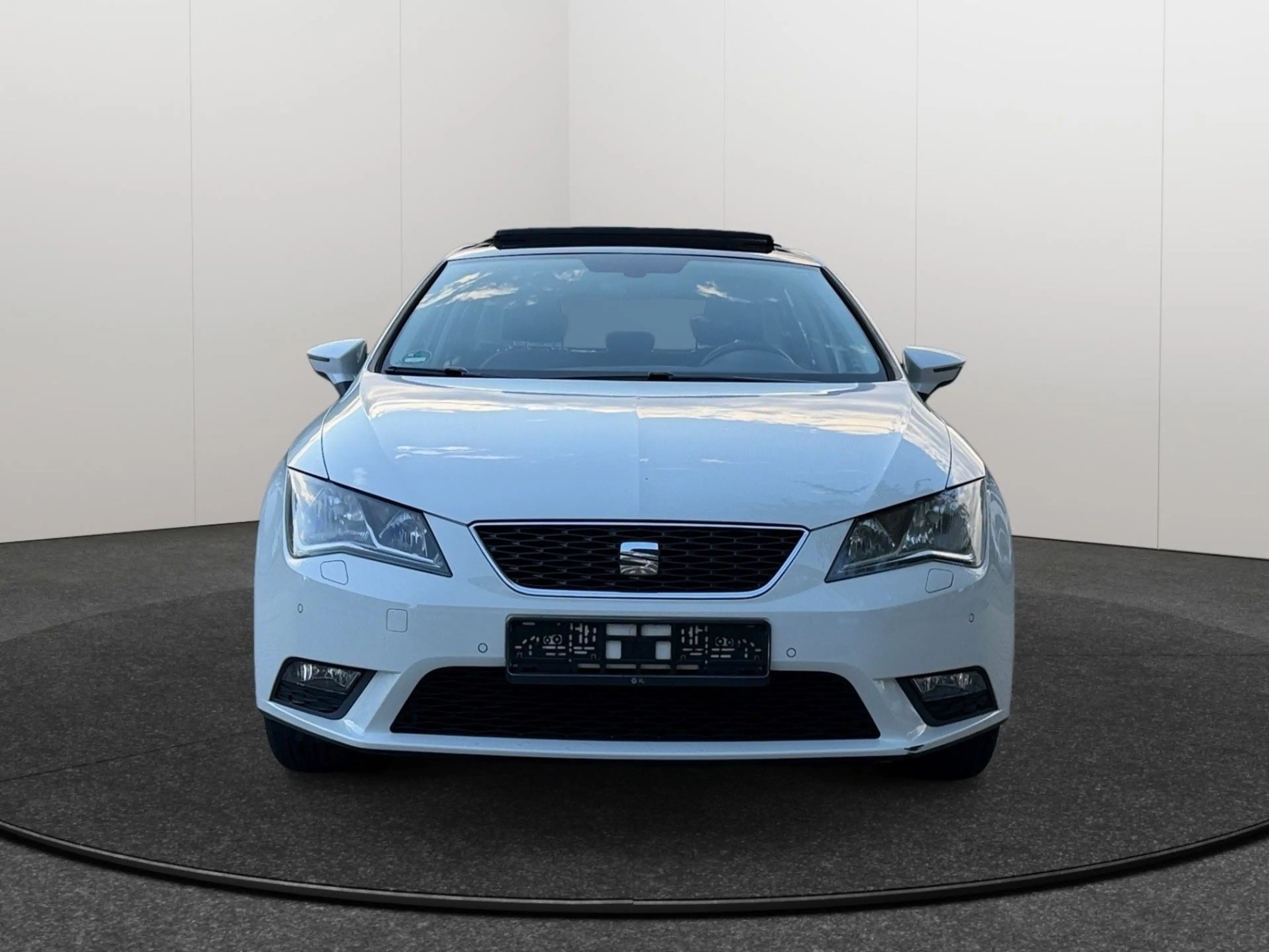 SEAT Leon Style 8fach/ großes Schiebedach — photo 2