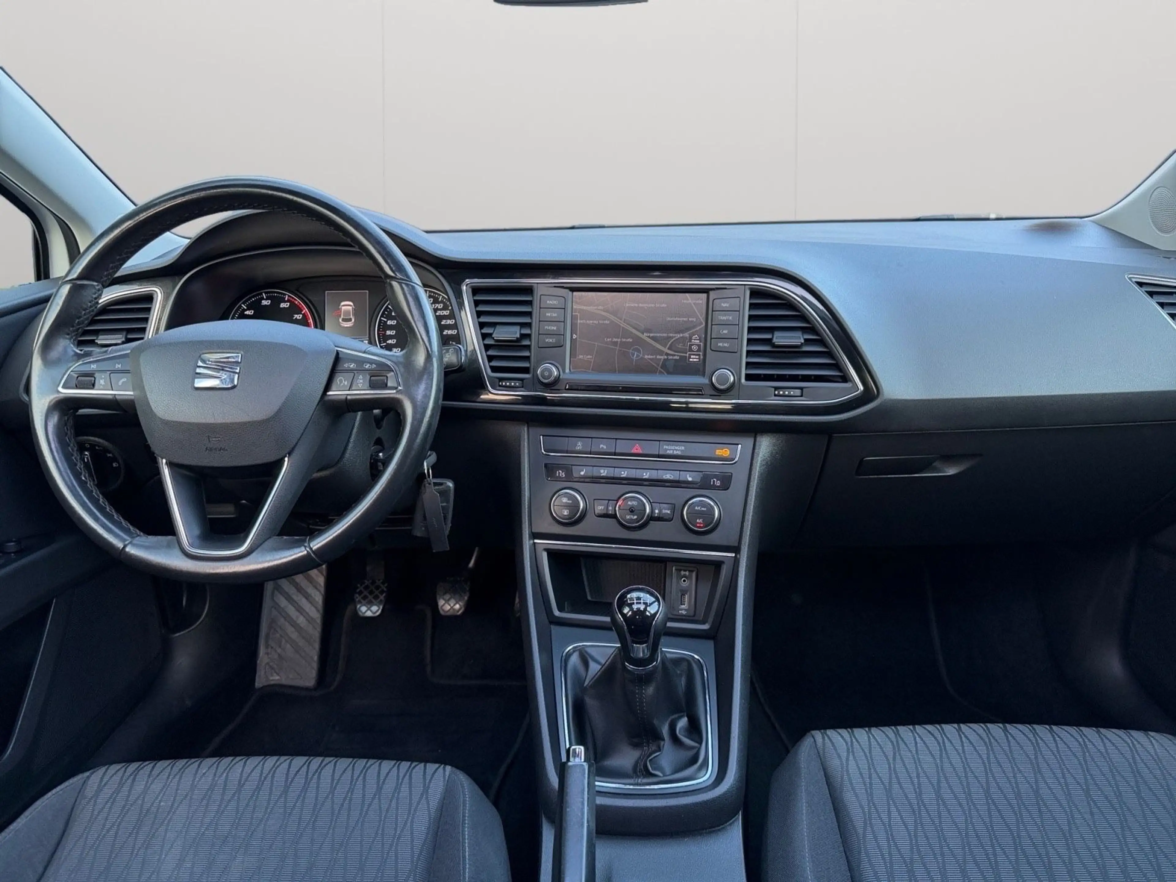 SEAT Leon Style 8fach/ großes Schiebedach — photo 12