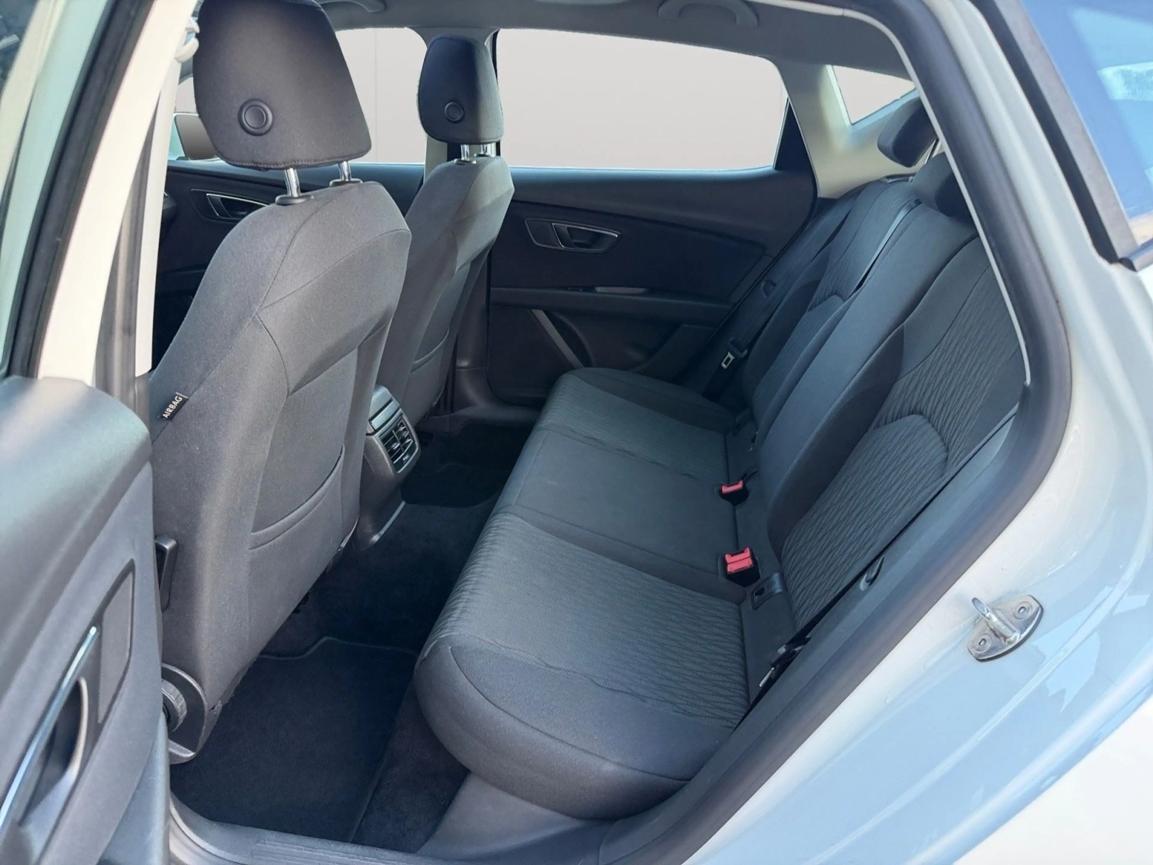 SEAT Leon Style 8fach/ großes Schiebedach — photo 11