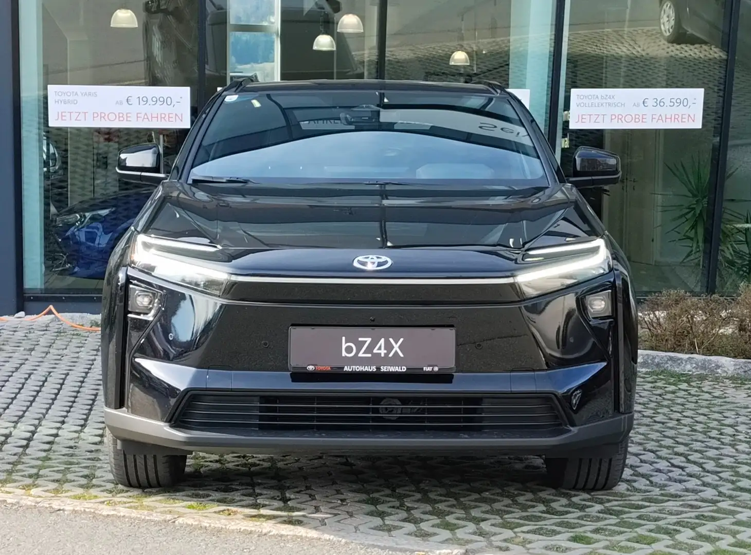 Toyota bZ4X BEV 252kW 4x4 Active Drive Schwarz - 2