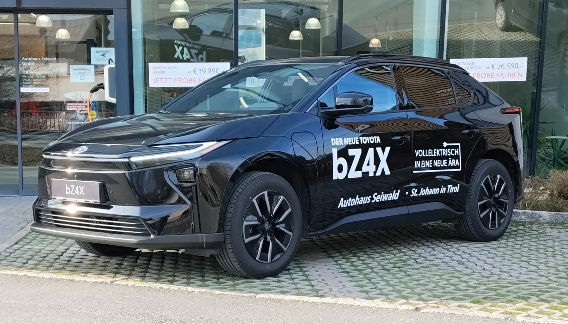 Toyota bZ4X BEV 252kW 4x4 Active Drive Schwarz - 1