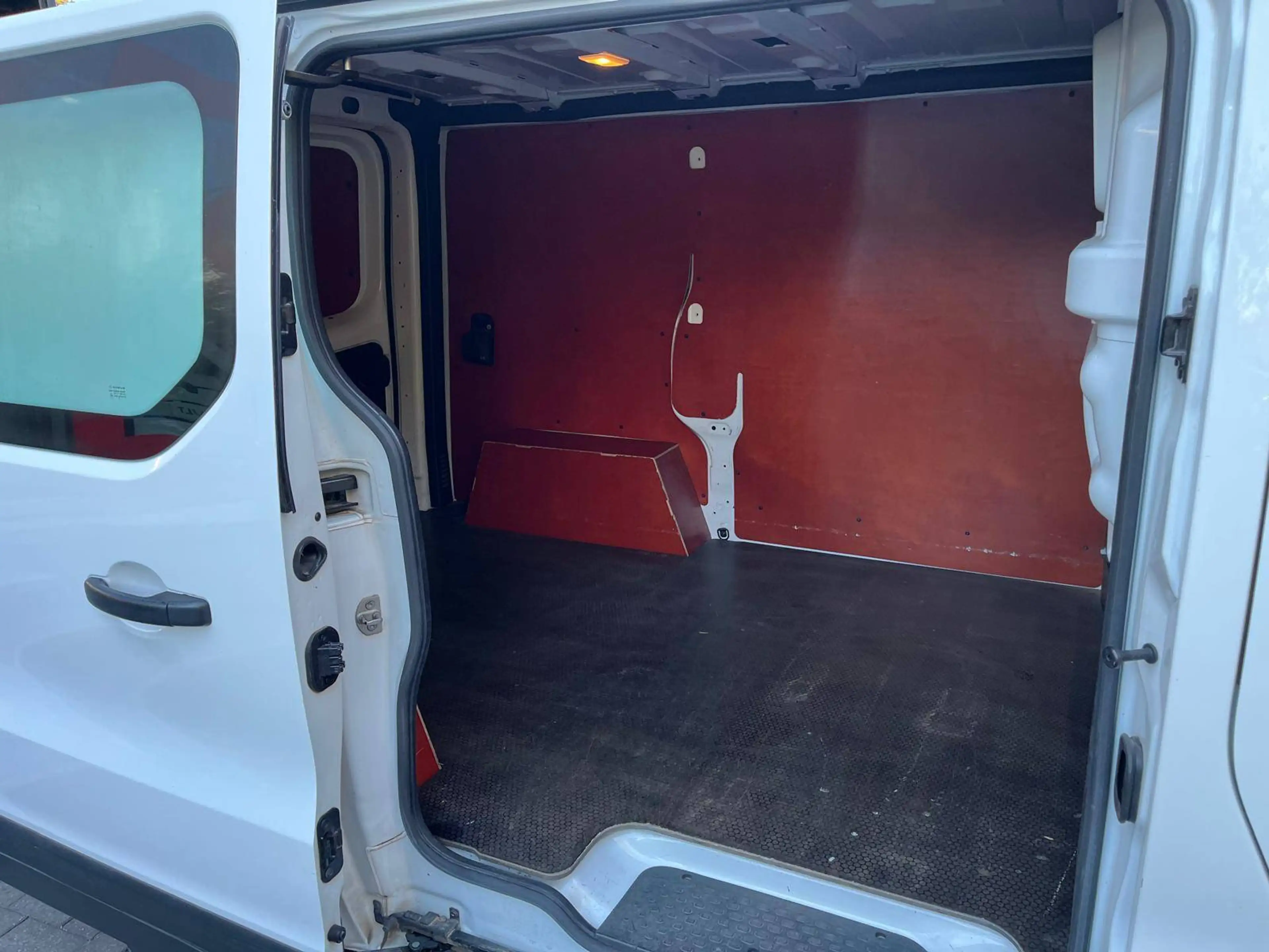 Renault Trafic 2.0 dCi 27 L1H1 Confort (EU6d) — photo 8