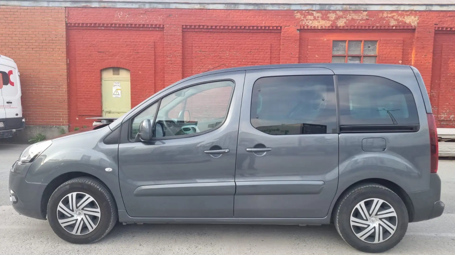 Citroen Berlingo 1.6 e-HDi Gri - 2
