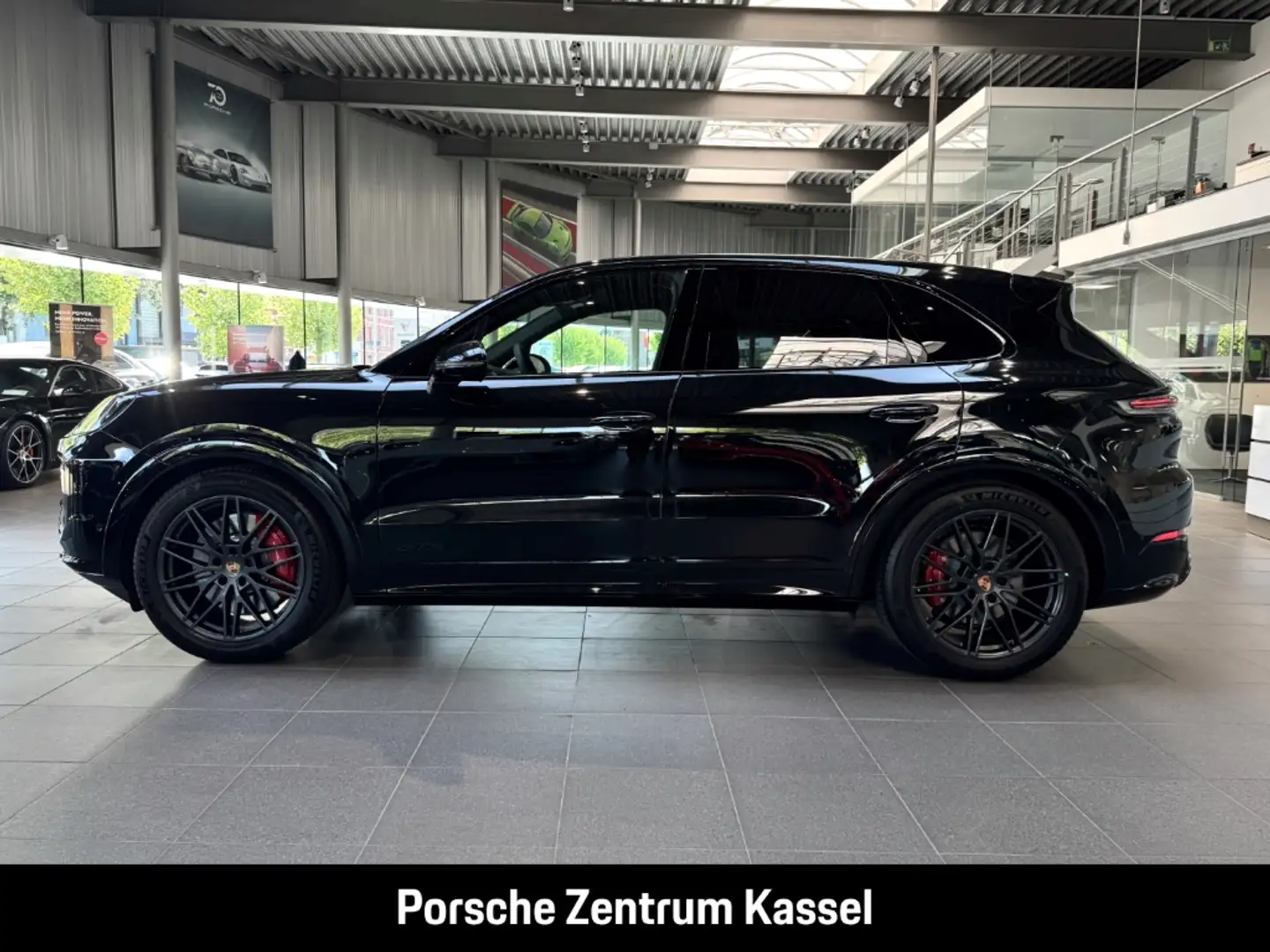 Porsche Cayenne GTS Schwarz - 2
