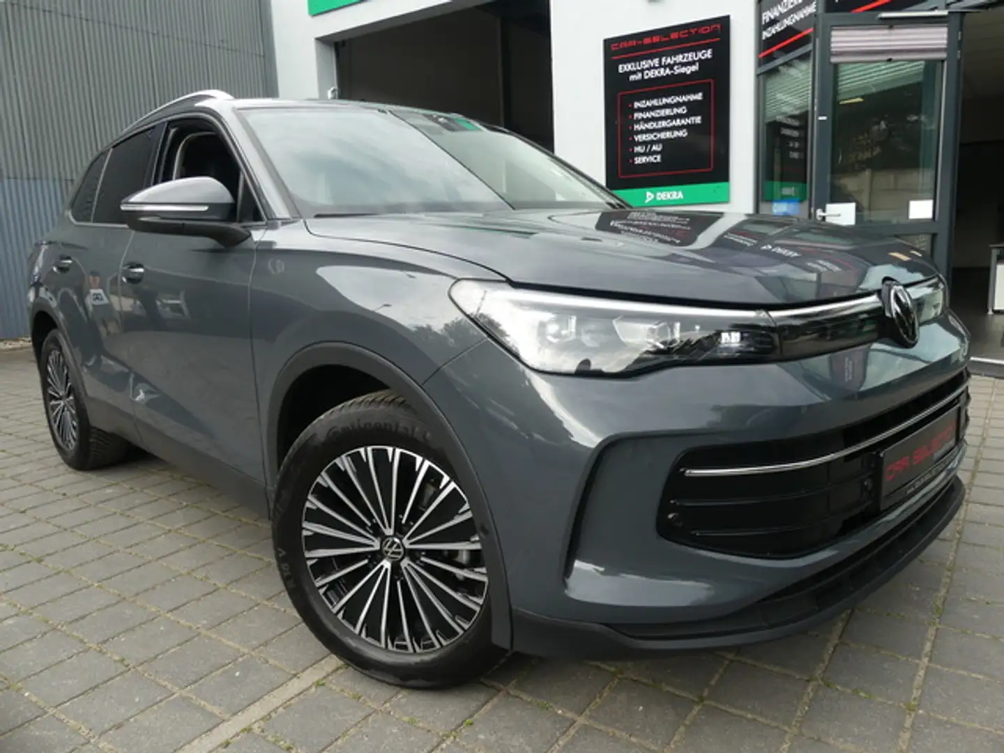 Volkswagen Tiguan 1.5 TSI eHybrid Life IQ-LIGHT/AHK/KAMERA Grijs - 1