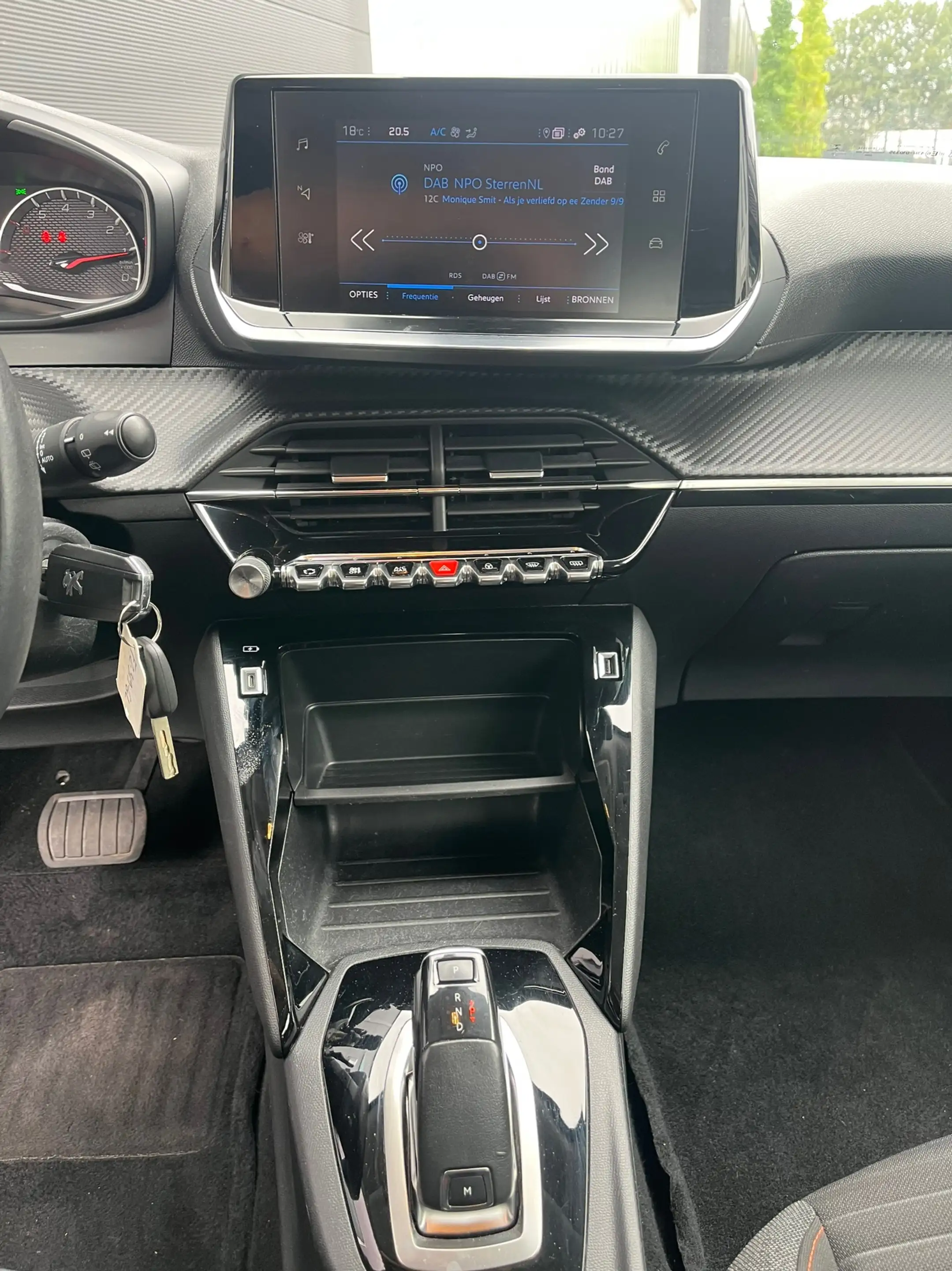 Peugeot 2008 1.5 BlueHDi Blue Lease Allure — photo 12