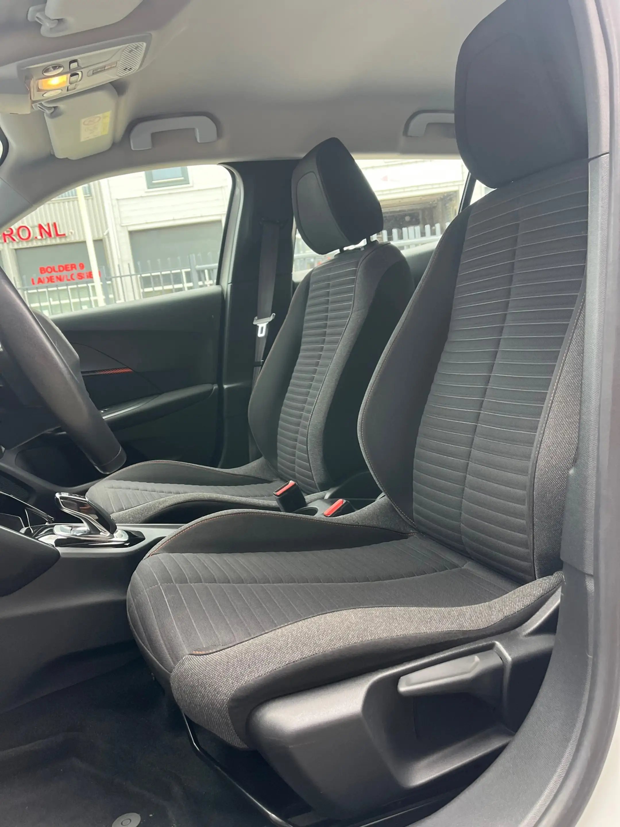 Peugeot 2008 1.5 BlueHDi Blue Lease Allure — photo 10
