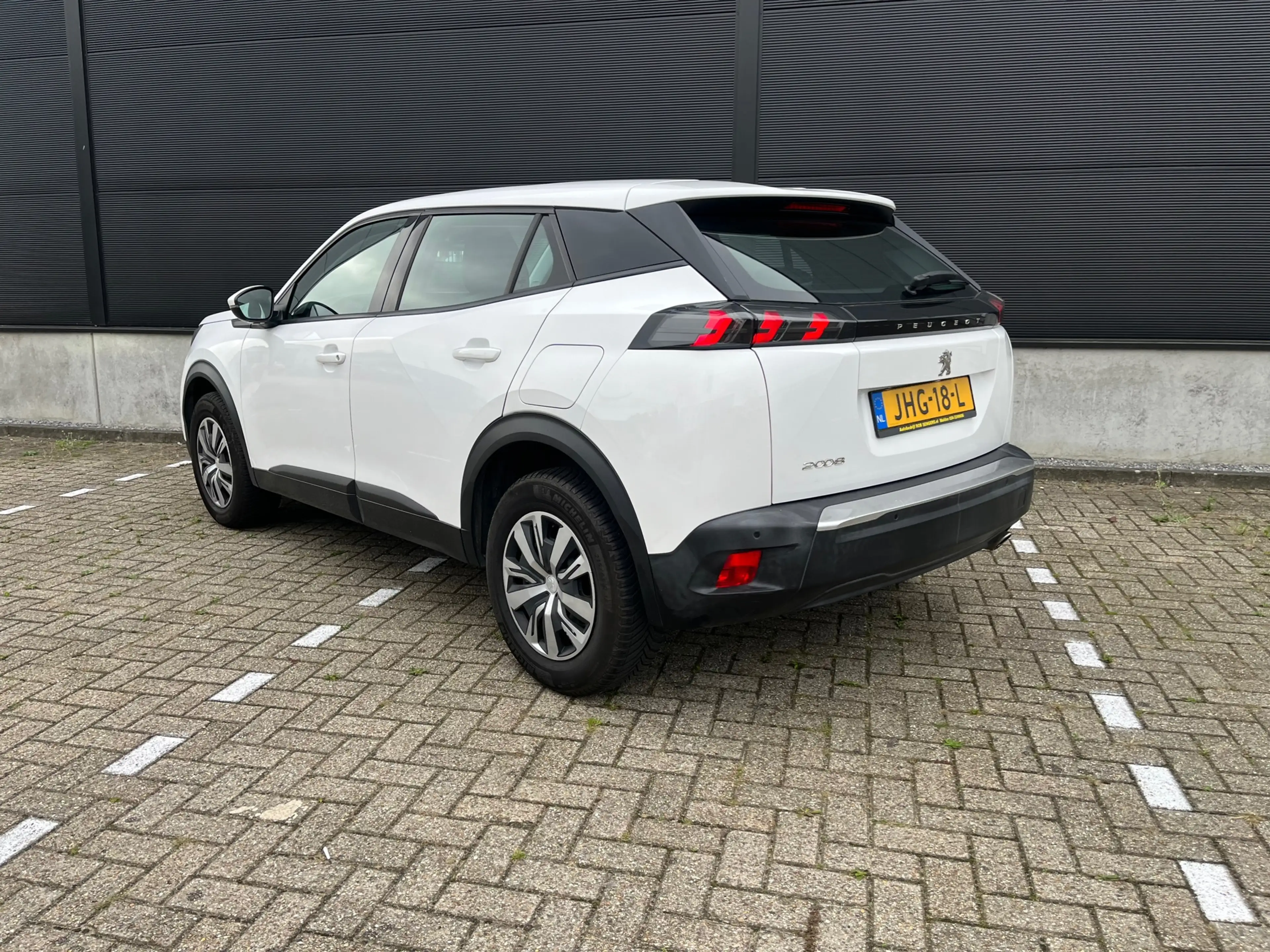 Peugeot 2008 1.5 BlueHDi Blue Lease Allure — photo 3