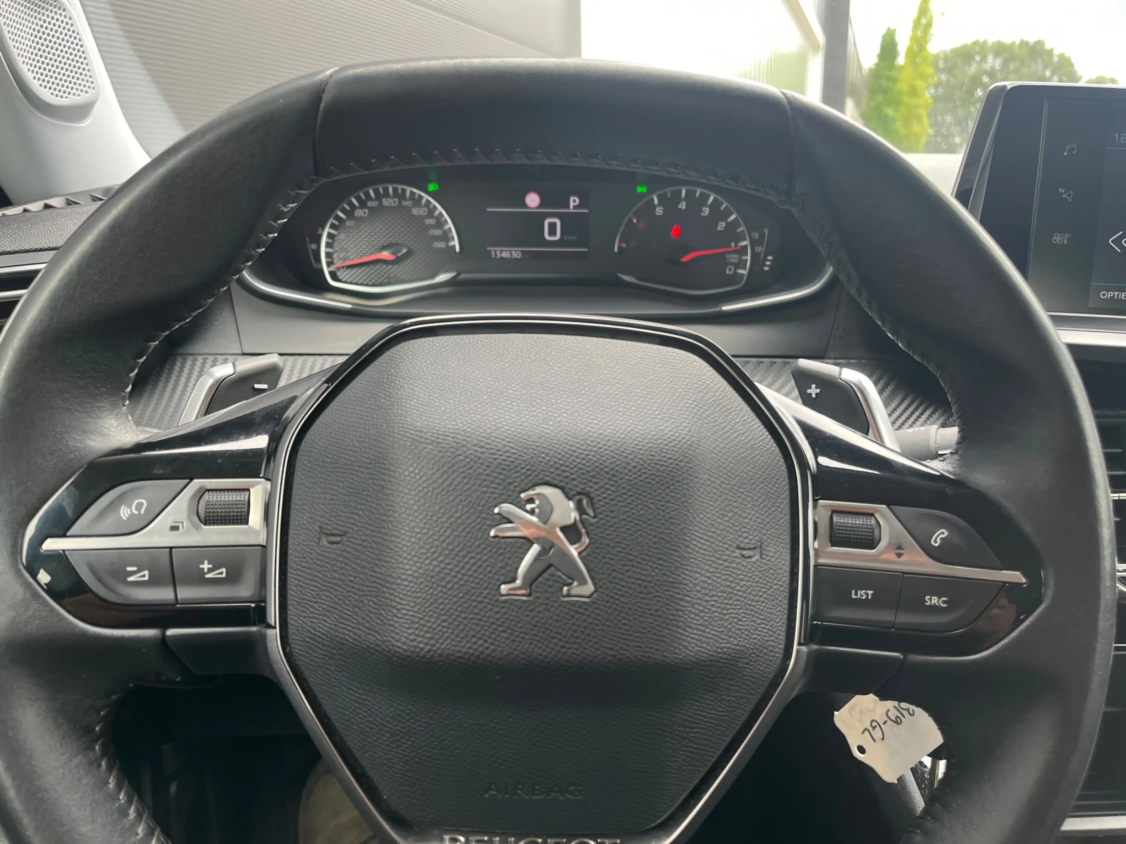 Peugeot 2008 1.5 BlueHDi Blue Lease Allure — photo 11