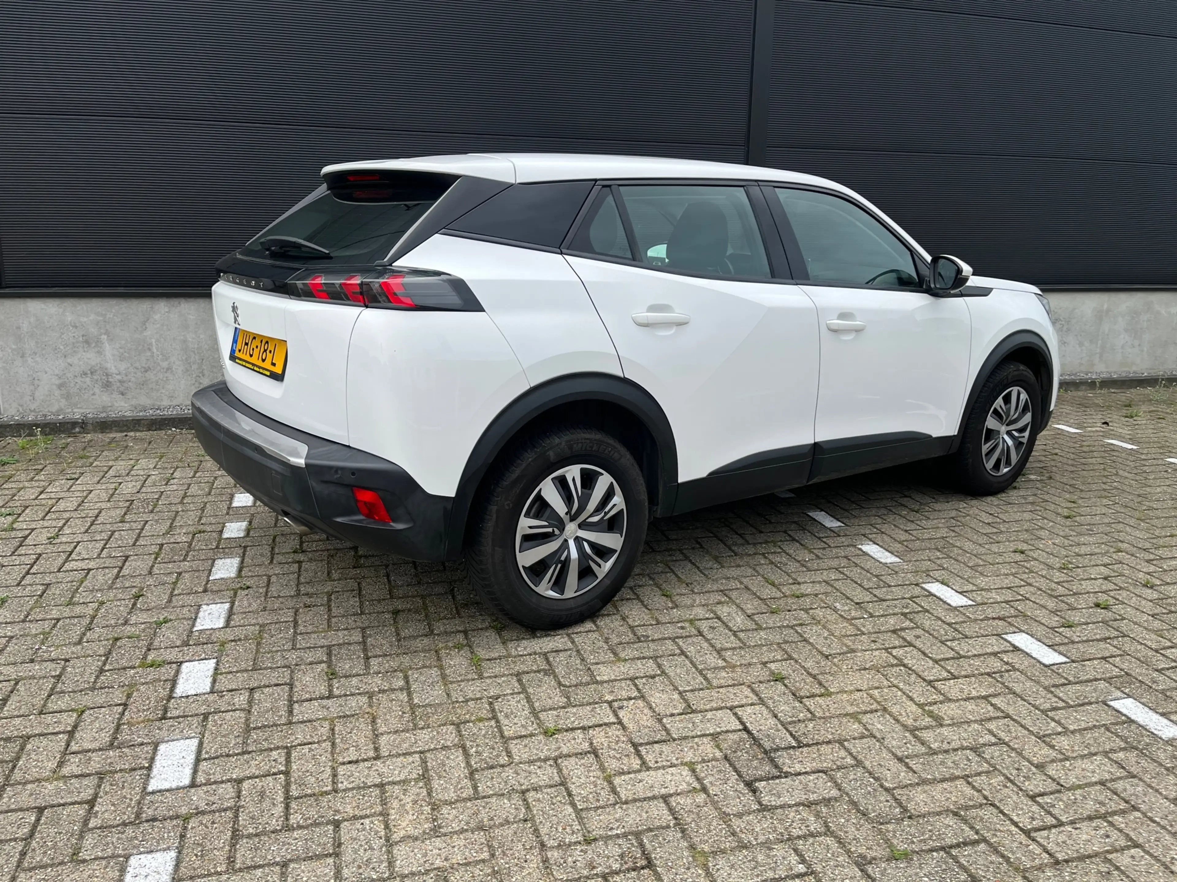 Peugeot 2008 1.5 BlueHDi Blue Lease Allure — photo 6