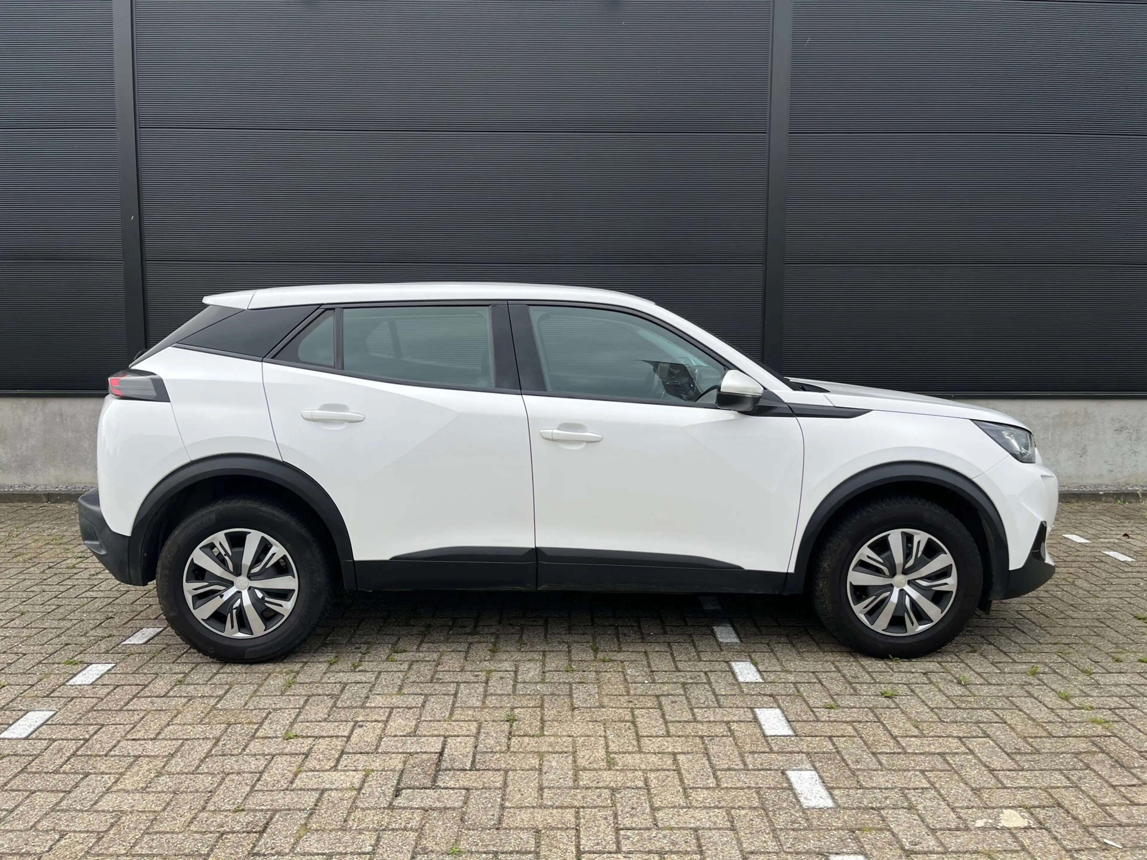 Peugeot 2008 1.5 BlueHDi Blue Lease Allure — photo 7