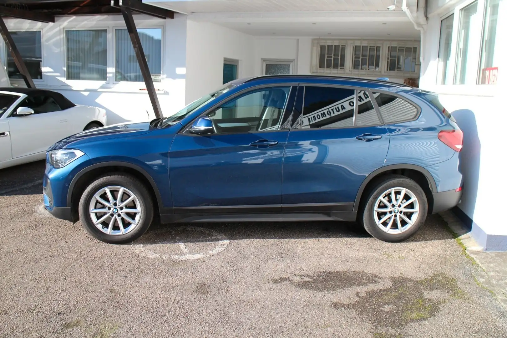 BMW X1 xDrive20d/Autom/Navi/PDC/LED/AHK/SoWi/A.Tempo Blau - 2