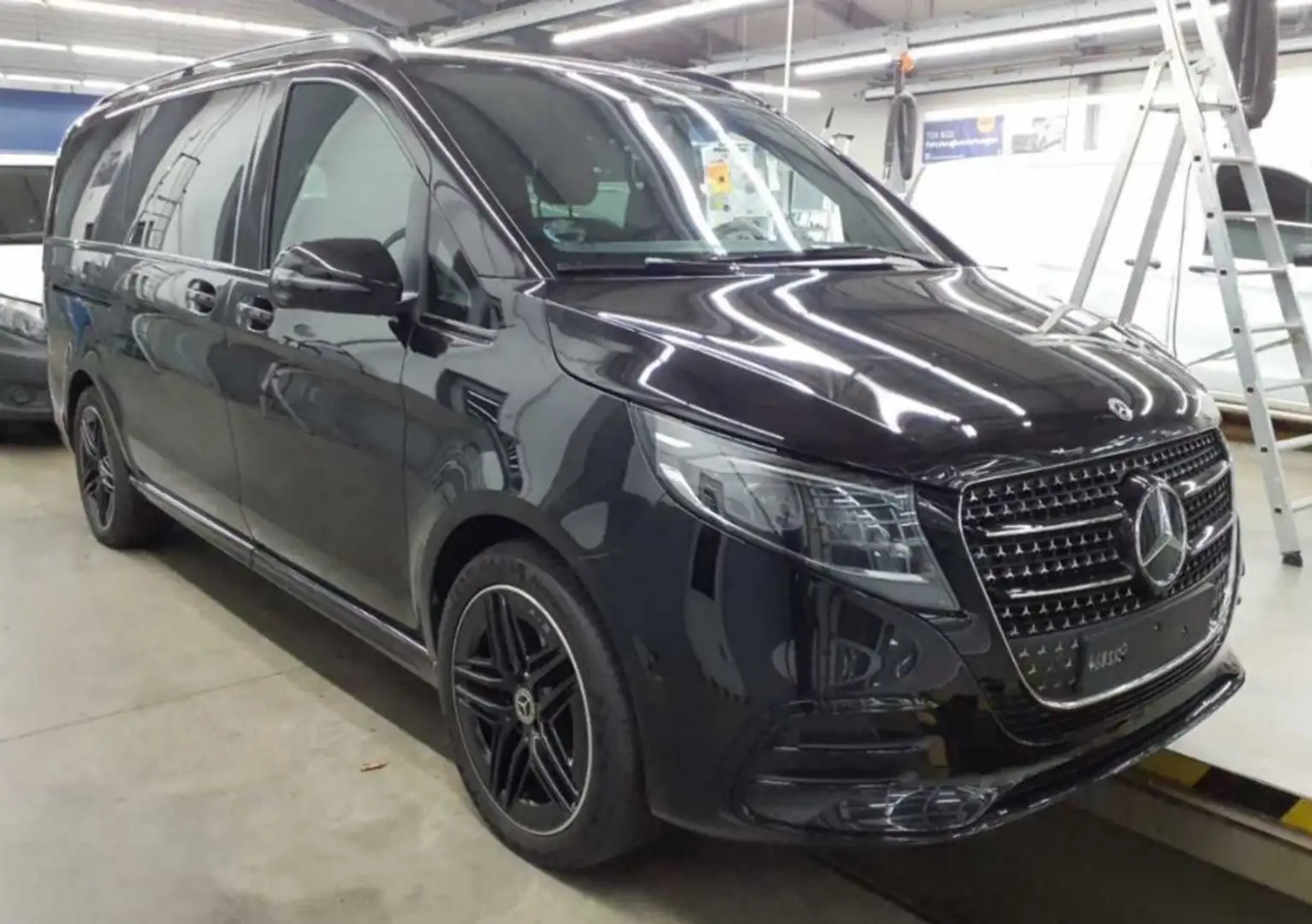 Mercedes-Benz V 300 d 4Ma AMG+NIGHT+EXCLUSIV PSD/LED/STDHZ/TW/AIRMATIK Noir - 2