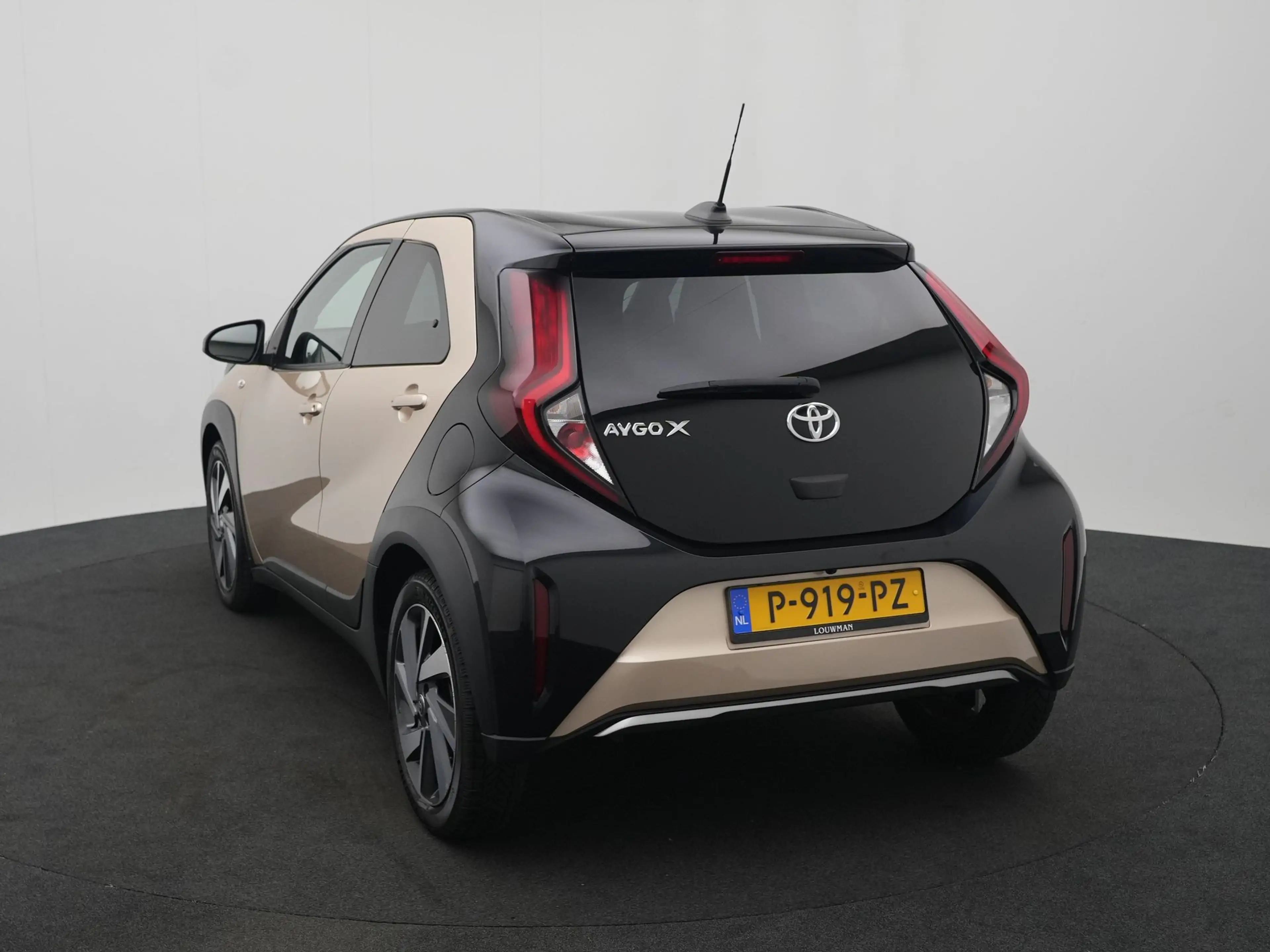 Toyota Aygo X 1.0 VVT-i S-CVT Envy | NL Auto | JBL Audio | Deale — photo 12