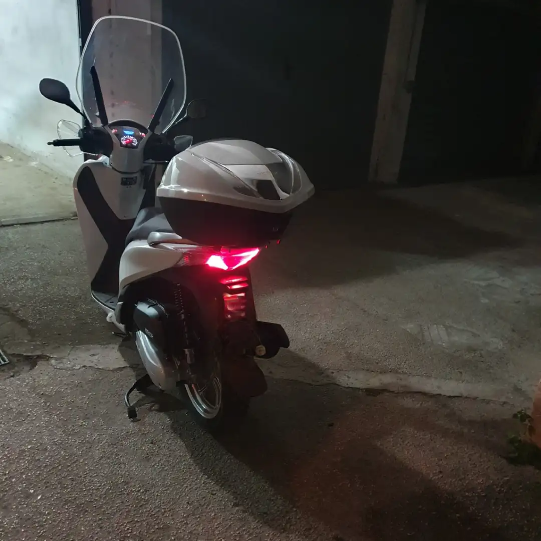 Honda SH 125i abs Bílá - 2