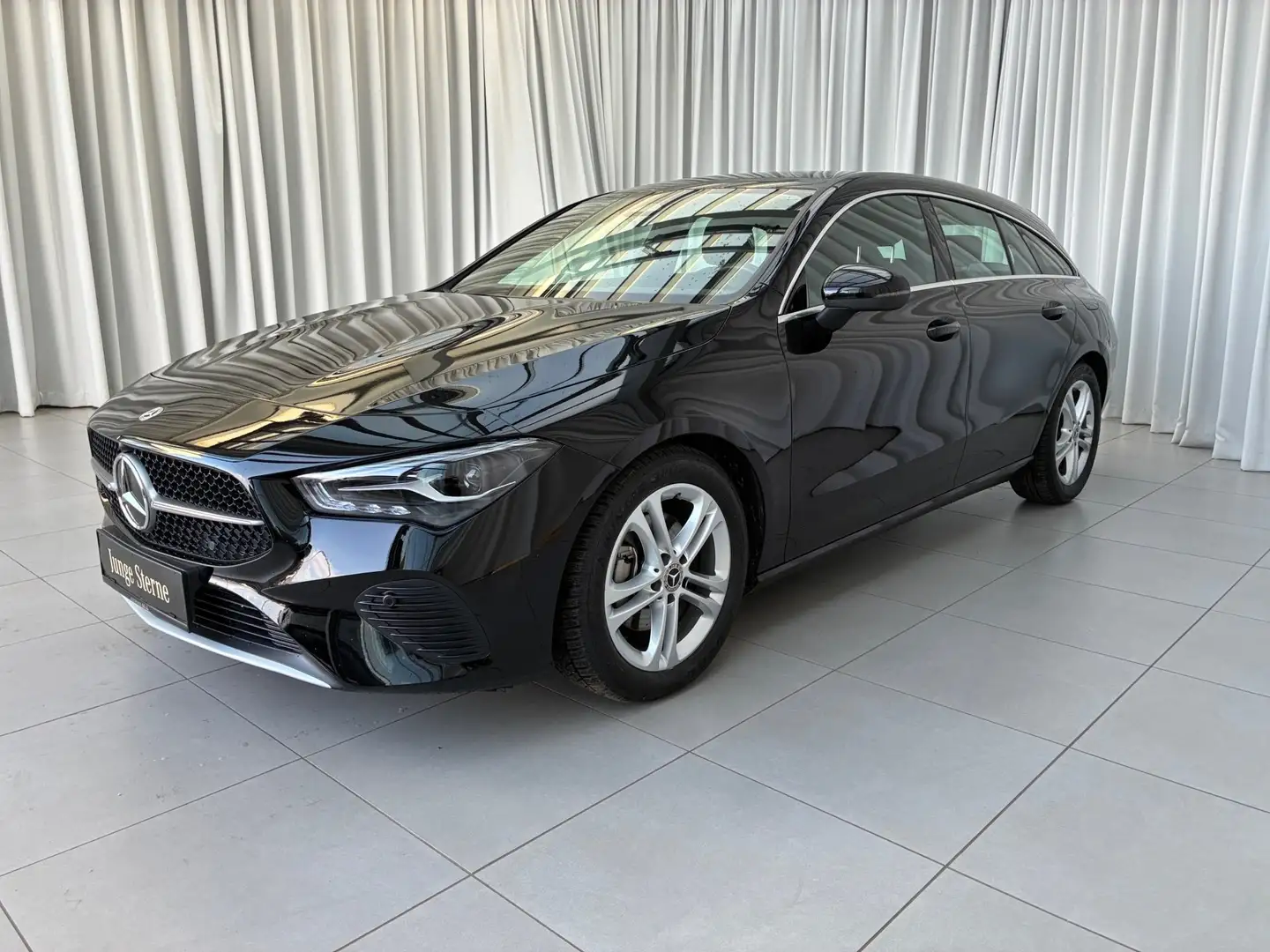 Mercedes-Benz CLA 180 d Shooting Brake Österreich-Edition SpurW Schwarz - 2