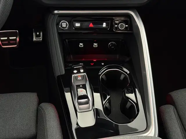 Audi Q5 view 12