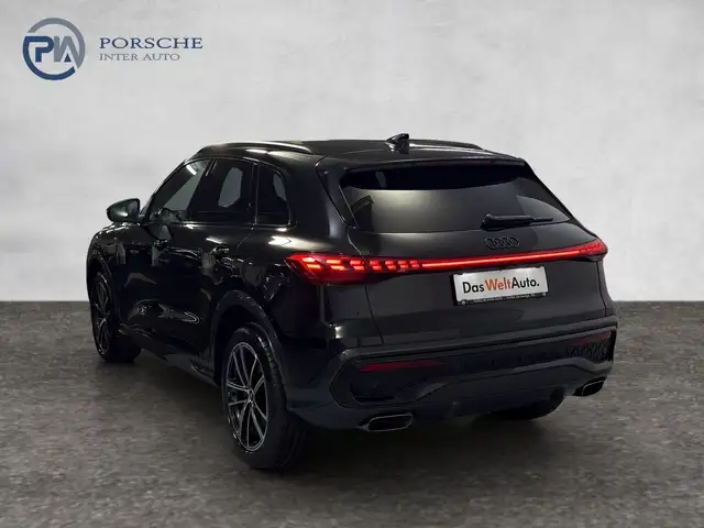 Audi Q5 view 4