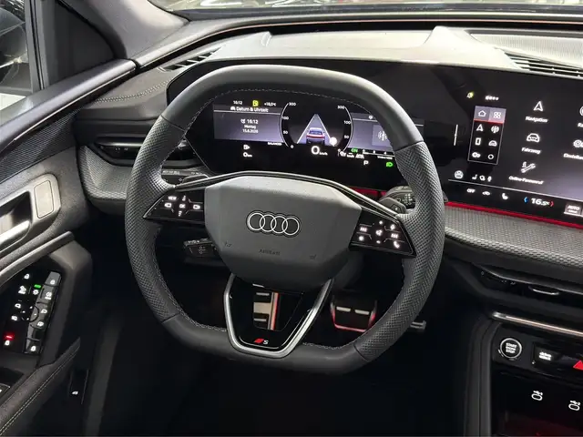 Audi Q5 view 8