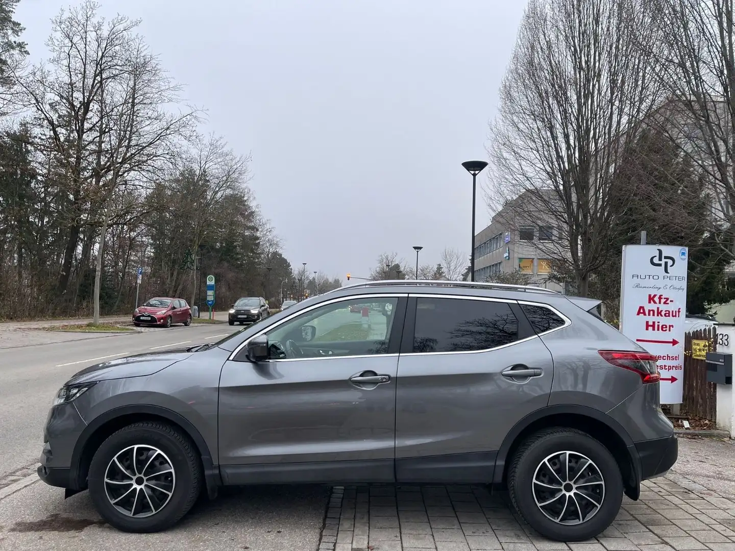 Nissan Qashqai *TÜV*AUTOMATIK*360°KAMERA* Grey - 2