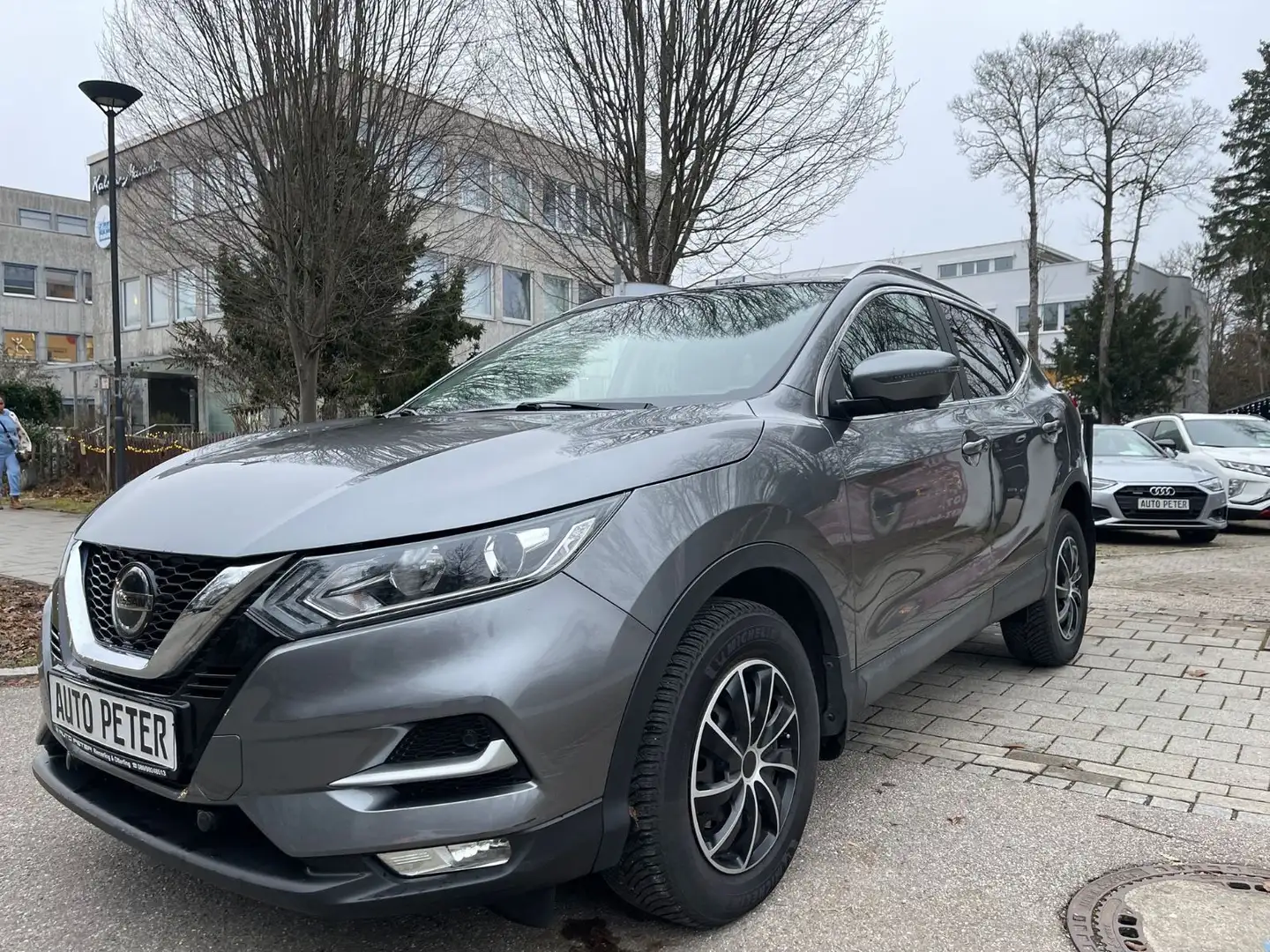 Nissan Qashqai *TÜV*AUTOMATIK*360°KAMERA* Grey - 1