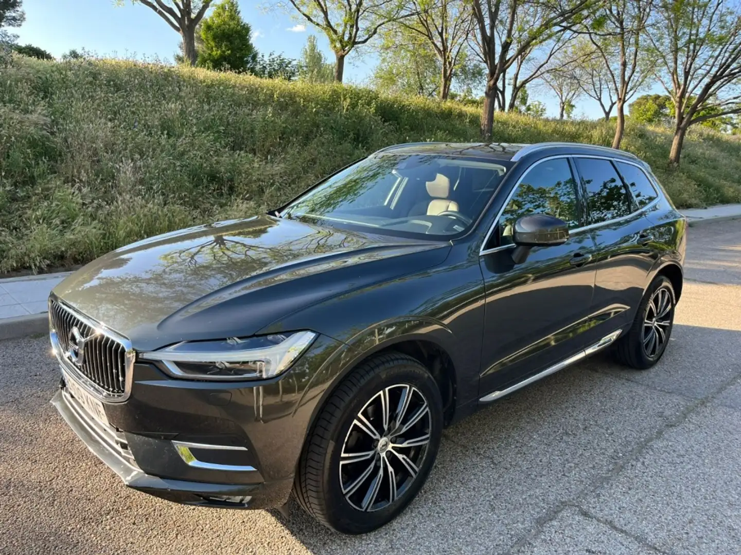Volvo XC60 D4 Inscription Aut. Gris - 1