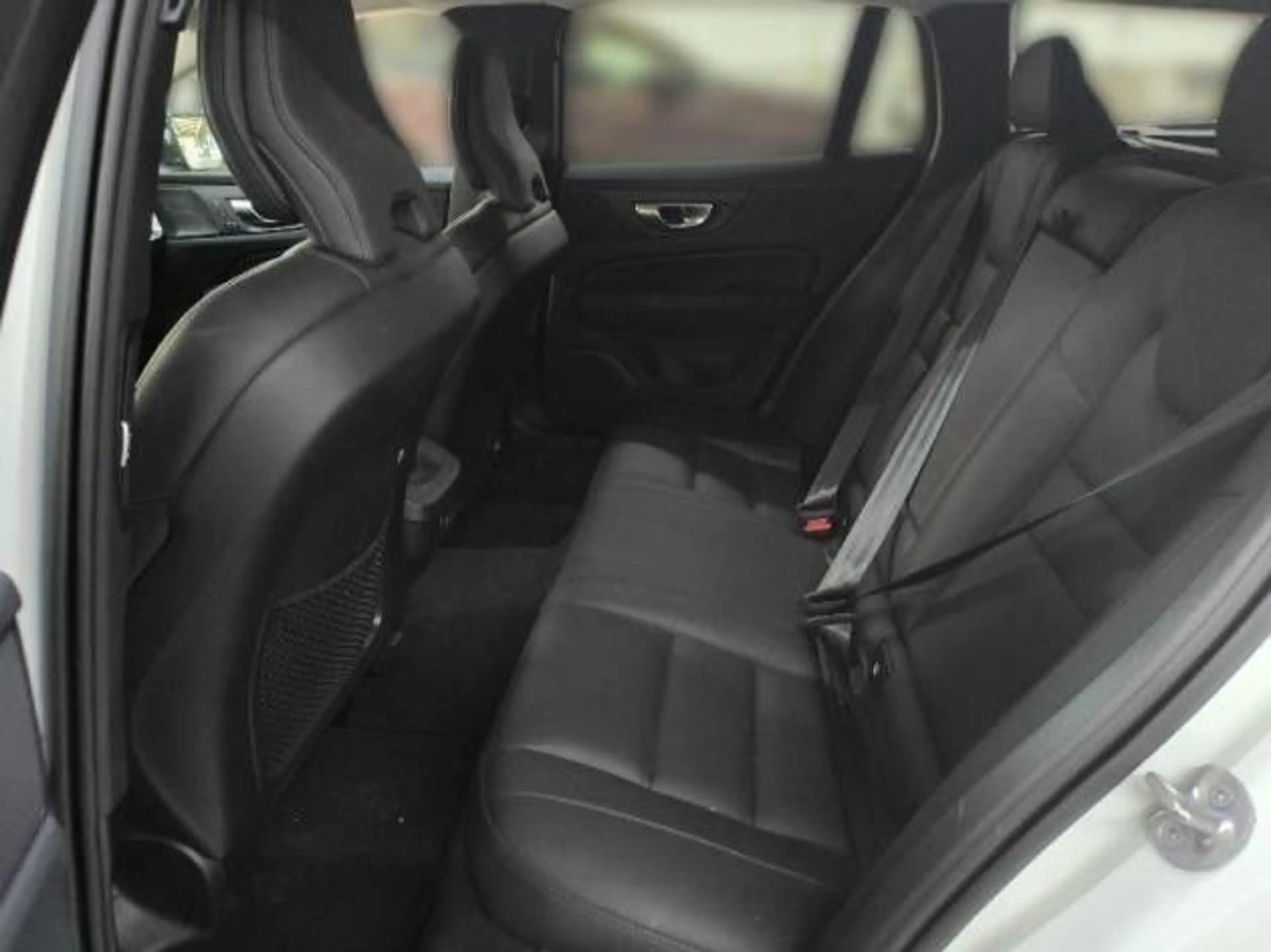 Volvo V60 B4 Plus Dark — photo 10