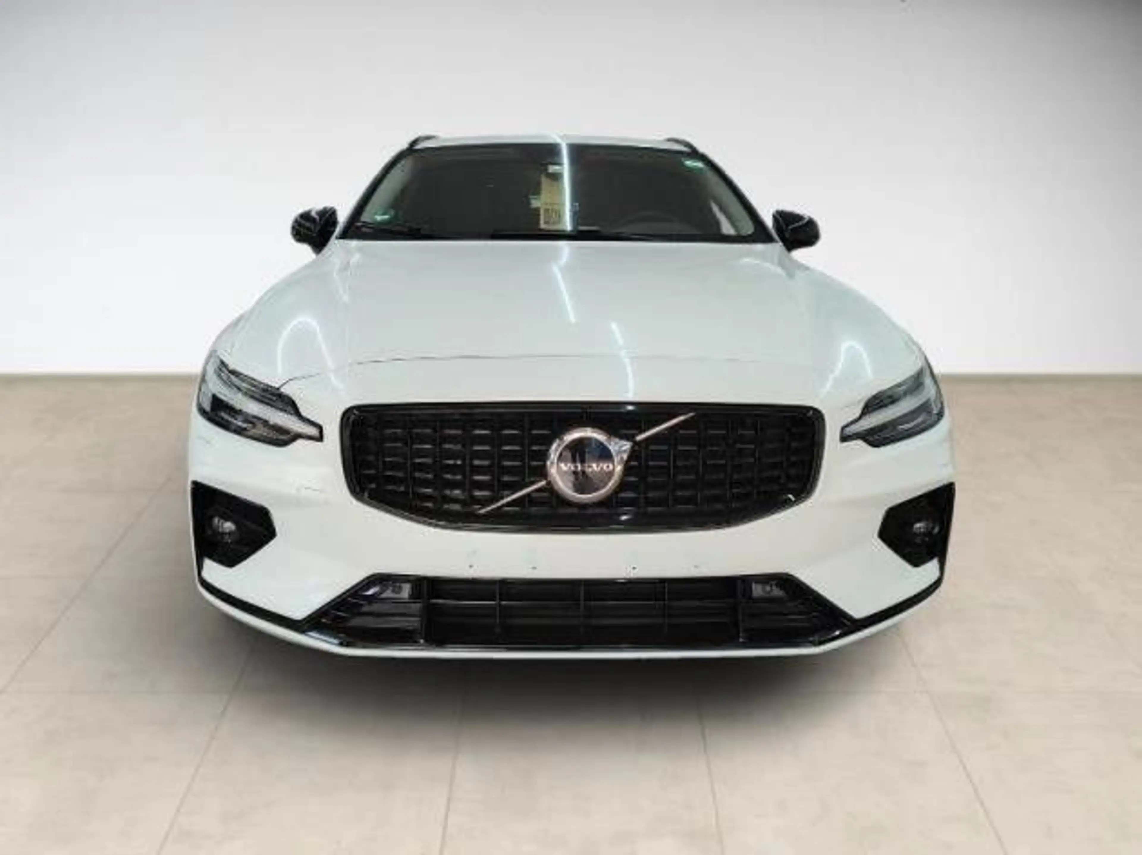 Volvo V60 B4 Plus Dark — photo 4
