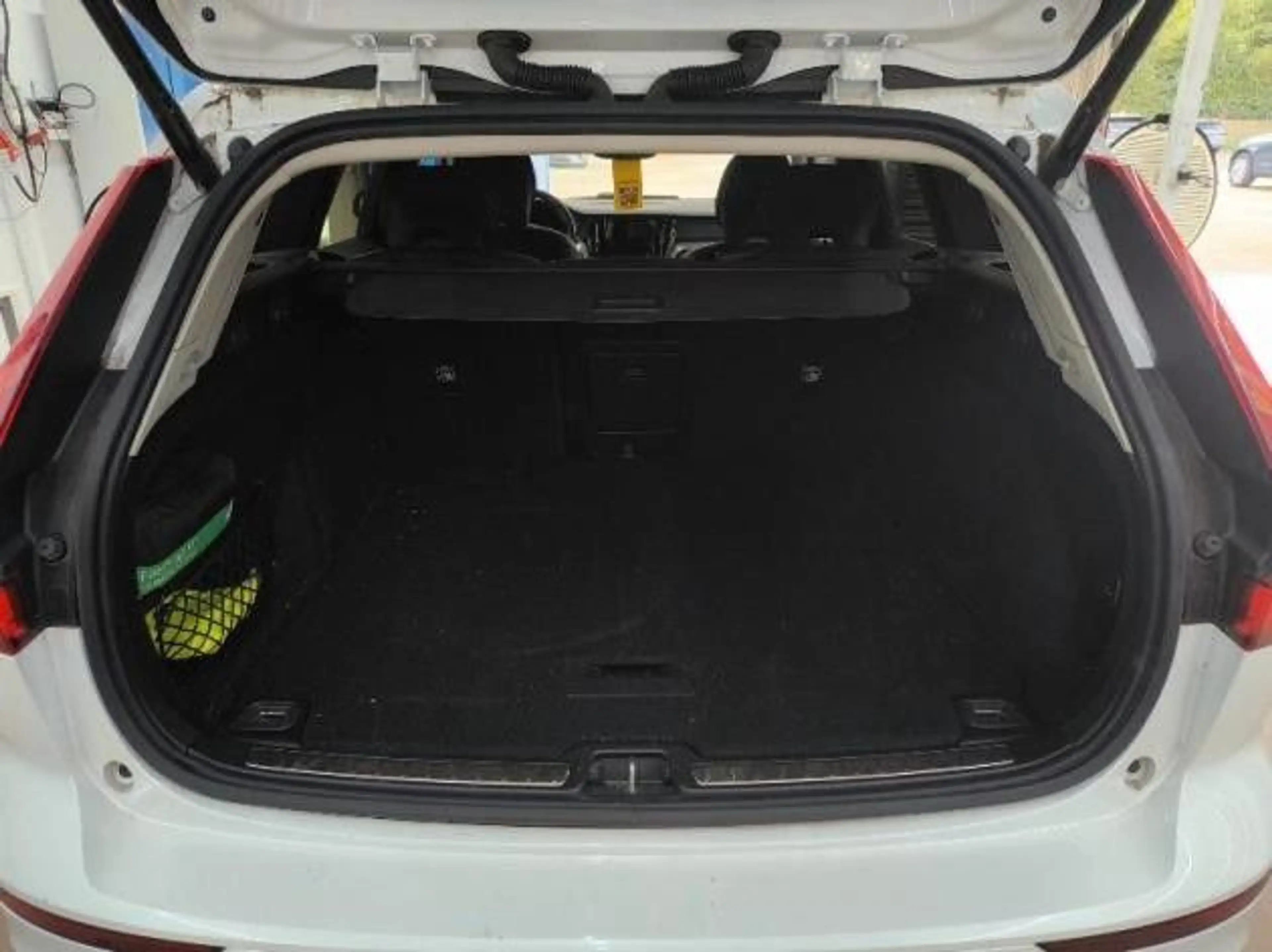 Volvo V60 B4 Plus Dark — photo 13