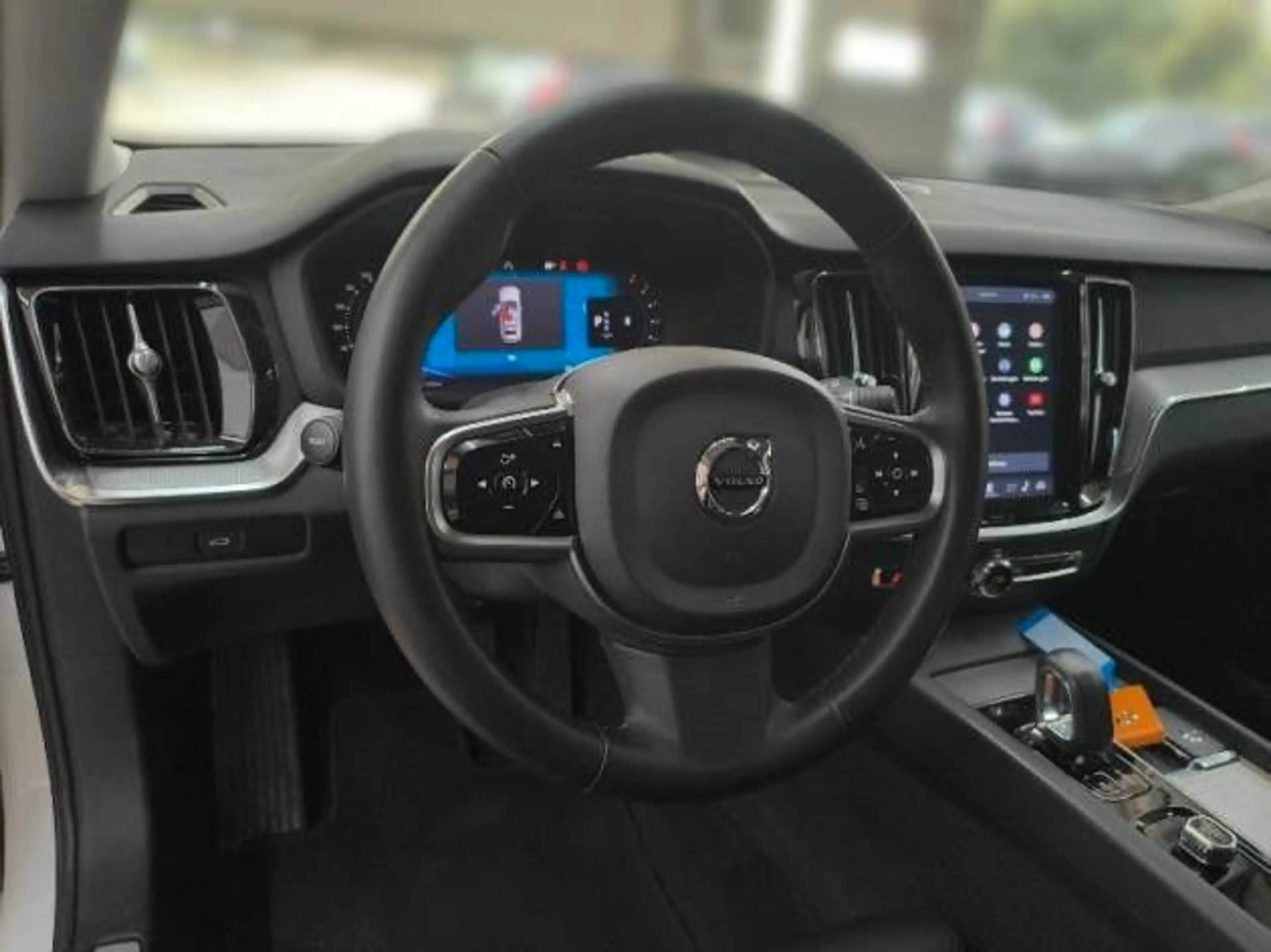 Volvo V60 B4 Plus Dark — photo 8