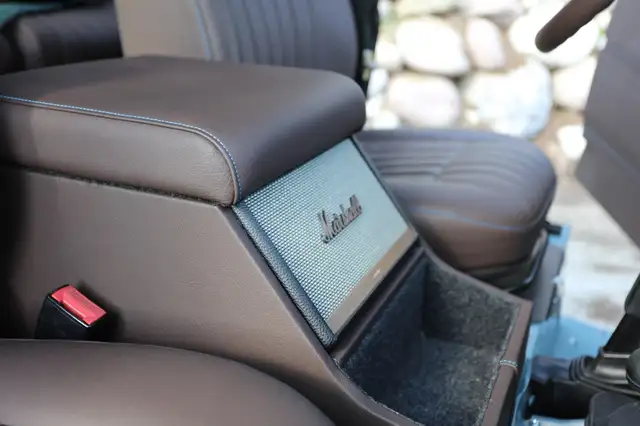 Land Rover Defender view 10