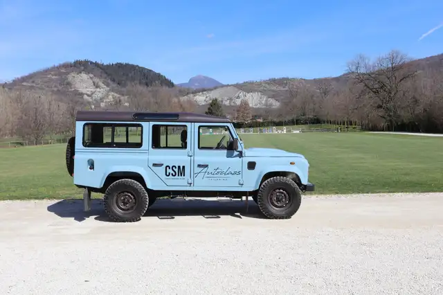 Land Rover Defender view 4