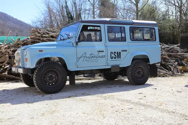 Land Rover Defender view 5
