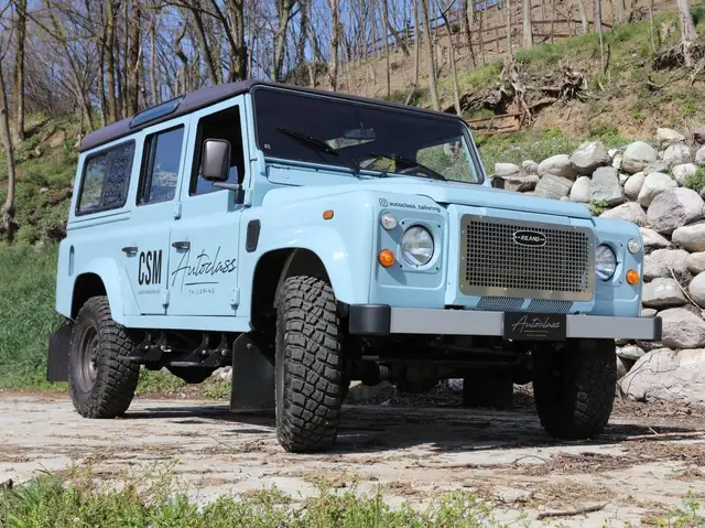 Land Rover Defender view 3
